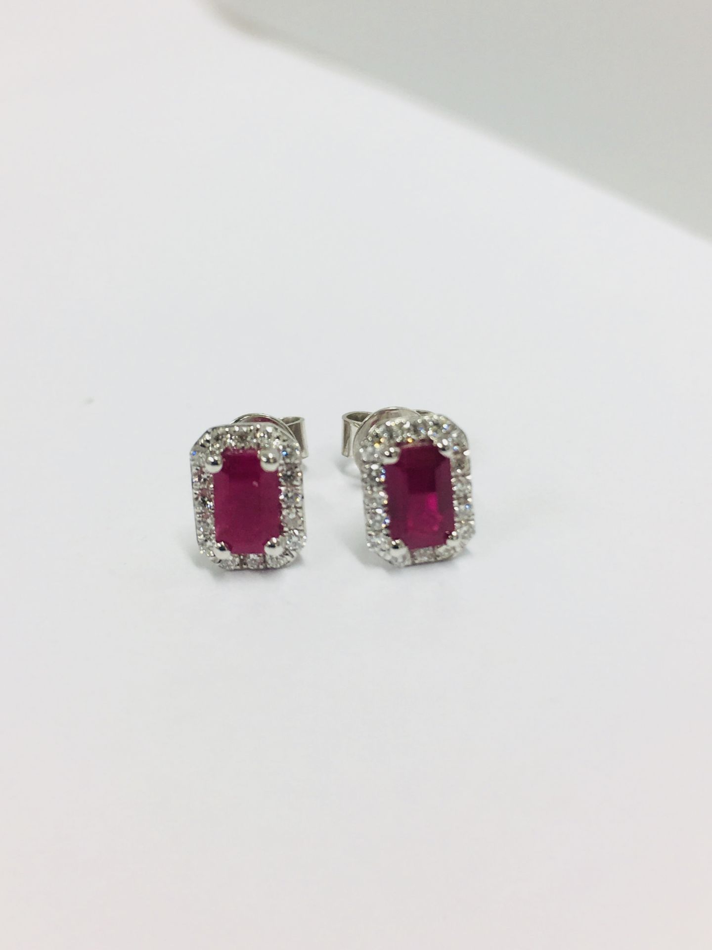 9ct white gold ruby diamond stud earrings .9CT White gold 32 Round Diamonds /0.17ct 2 Rubies natural - Bild 3 aus 4