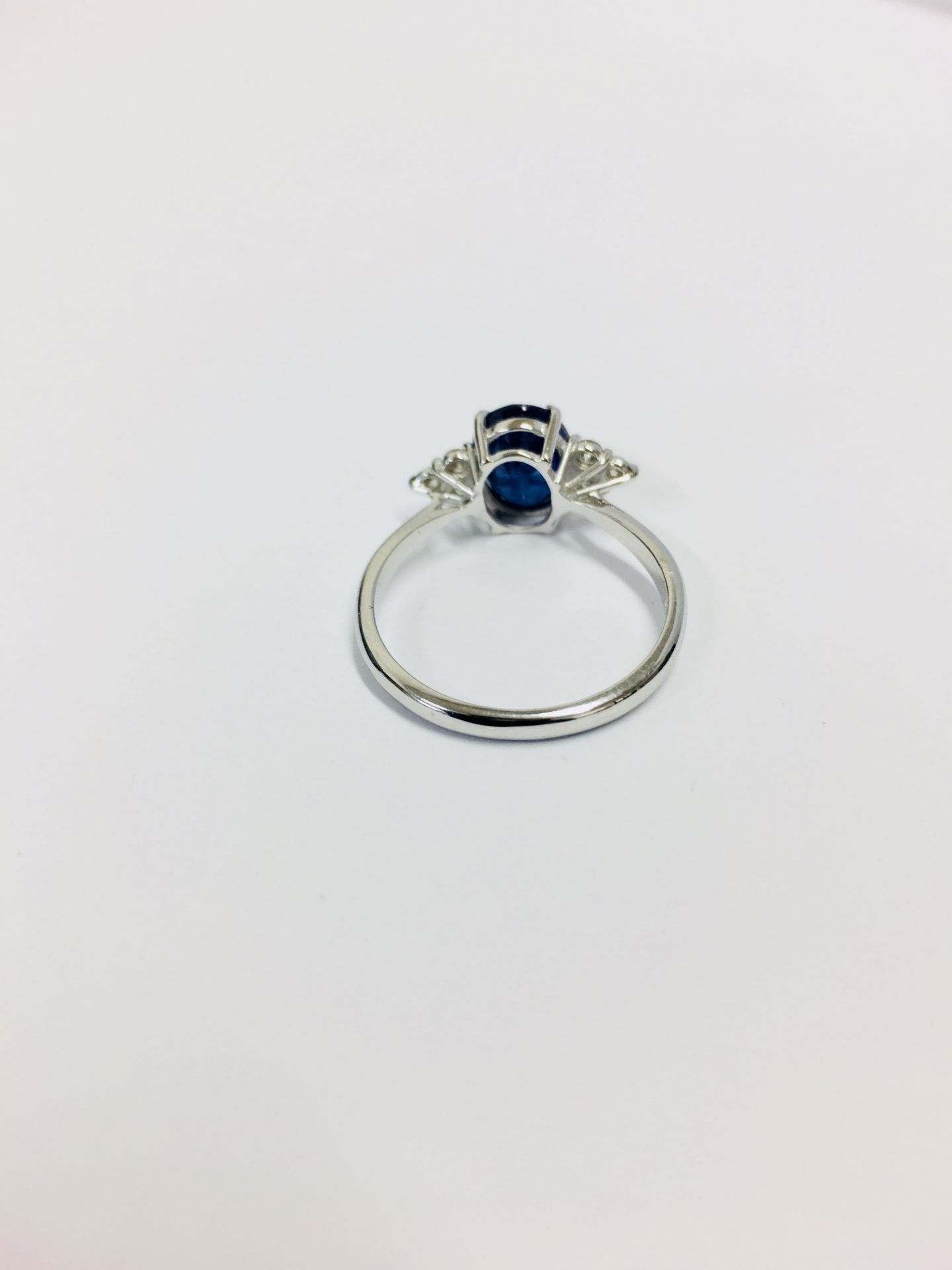 2.40ct Sapphire and diamond dress ring. Oval cut ( glass filled ) sapphire with 3 small brilliant - Bild 3 aus 4