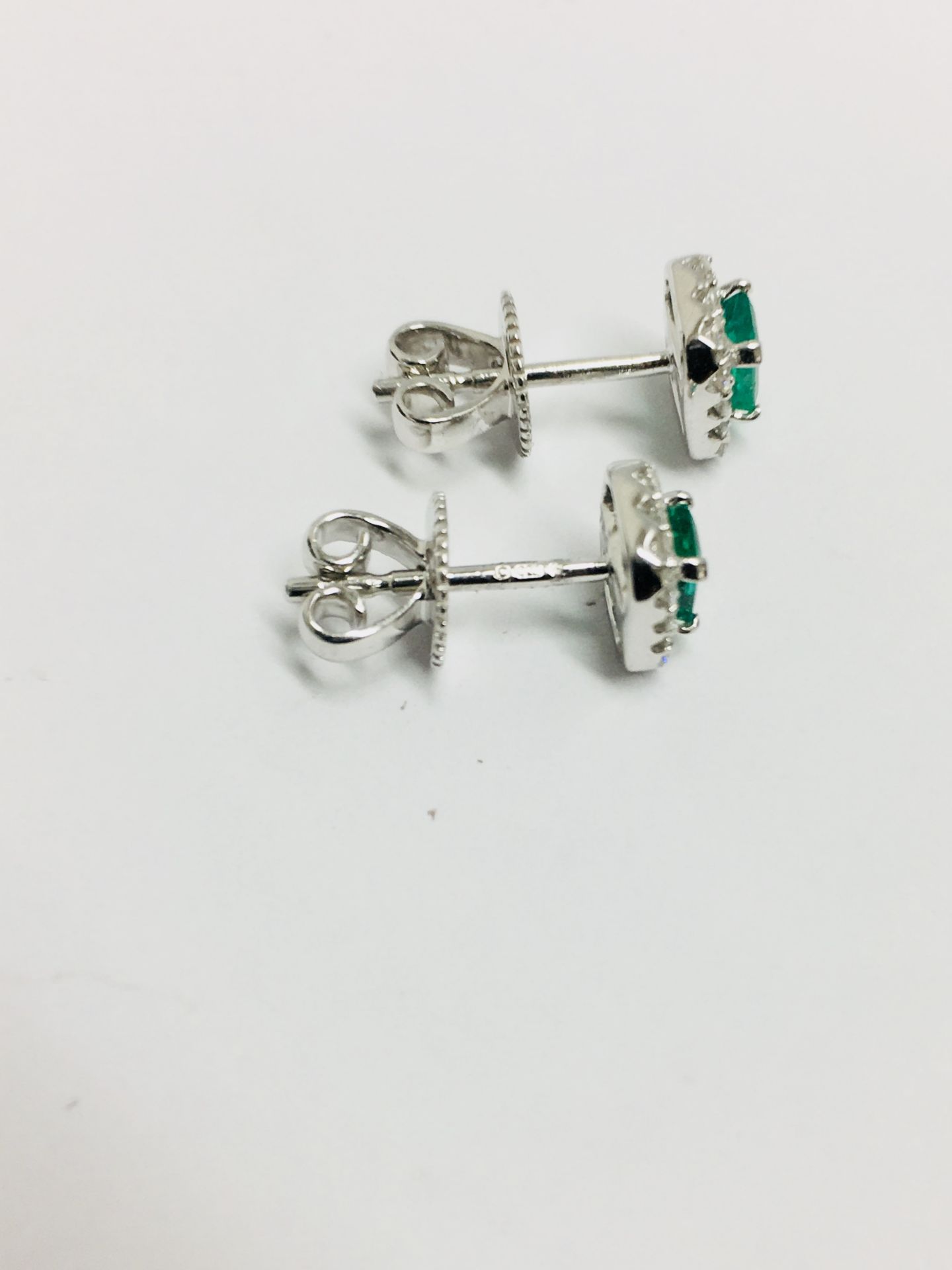 18ct white gold emerald diamond stud earrings,0.76ct natural emerald,0.26ct brilliant cut diamonds,g - Image 3 of 4