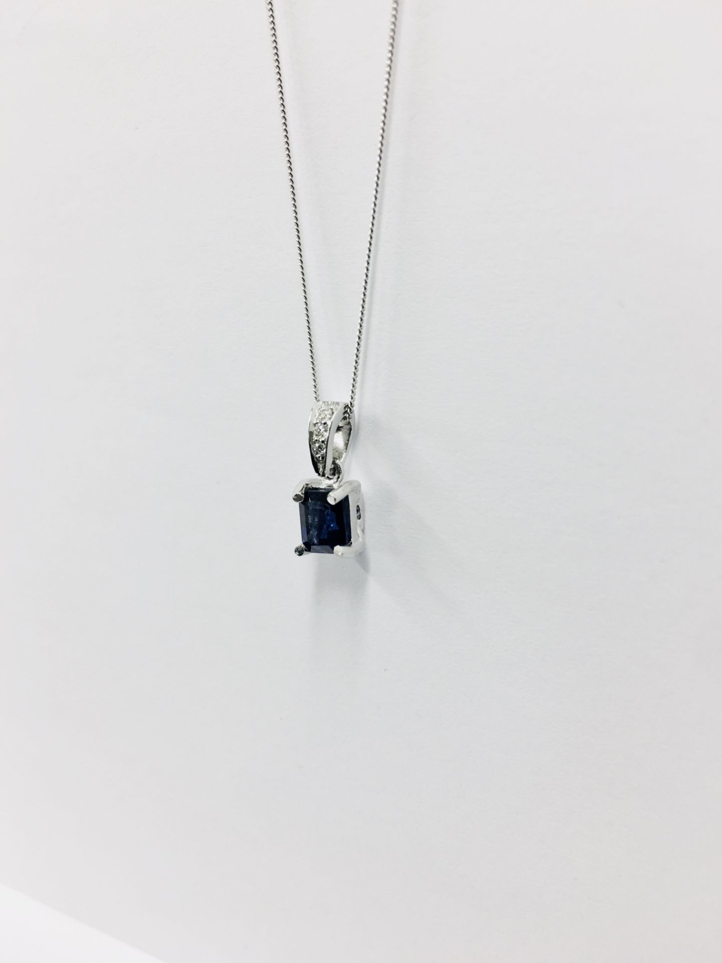 18ct white gold sapphire diamond pendant,0.50ct 5mmx4mm sapphire(treated) 0.03ct diamond set bale - Bild 3 aus 3