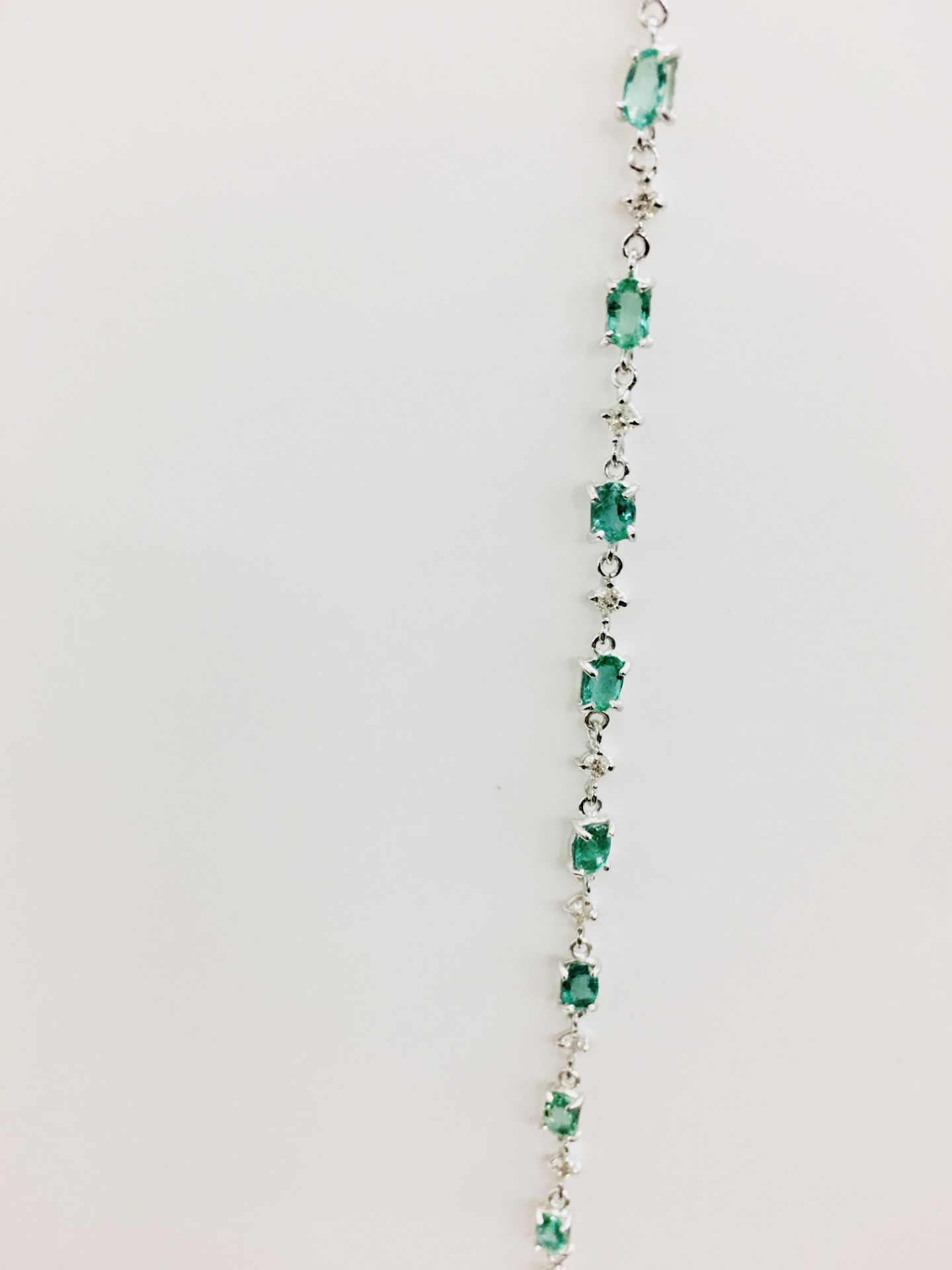 6ct emerald and diamond bracelet.Set with emerald cut ( treated ) emeralds and small brilliant cut - Image 2 of 7
