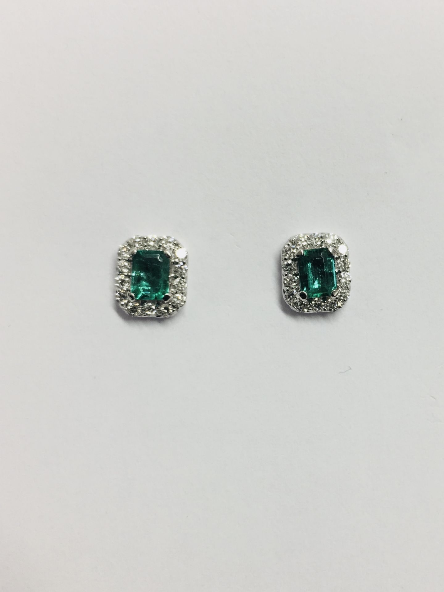 18ct white gold emerald diamond stud earrings,0.76ct natural emerald,0.26ct brilliant cut diamonds,g - Image 4 of 4