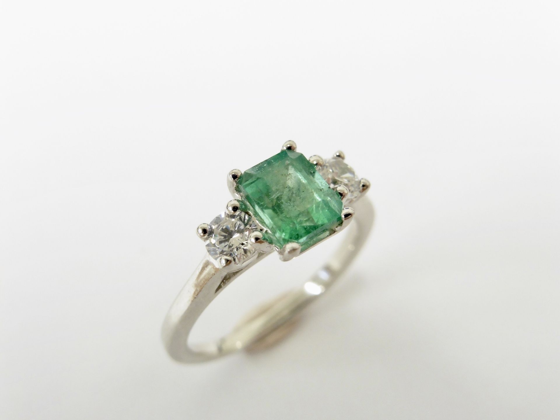 Platinum Emerald diamond trilogy ring,7mmx5mm 1ct natural emerald,0.20ct diamonds(2x0.10ct) si2 - Bild 5 aus 5
