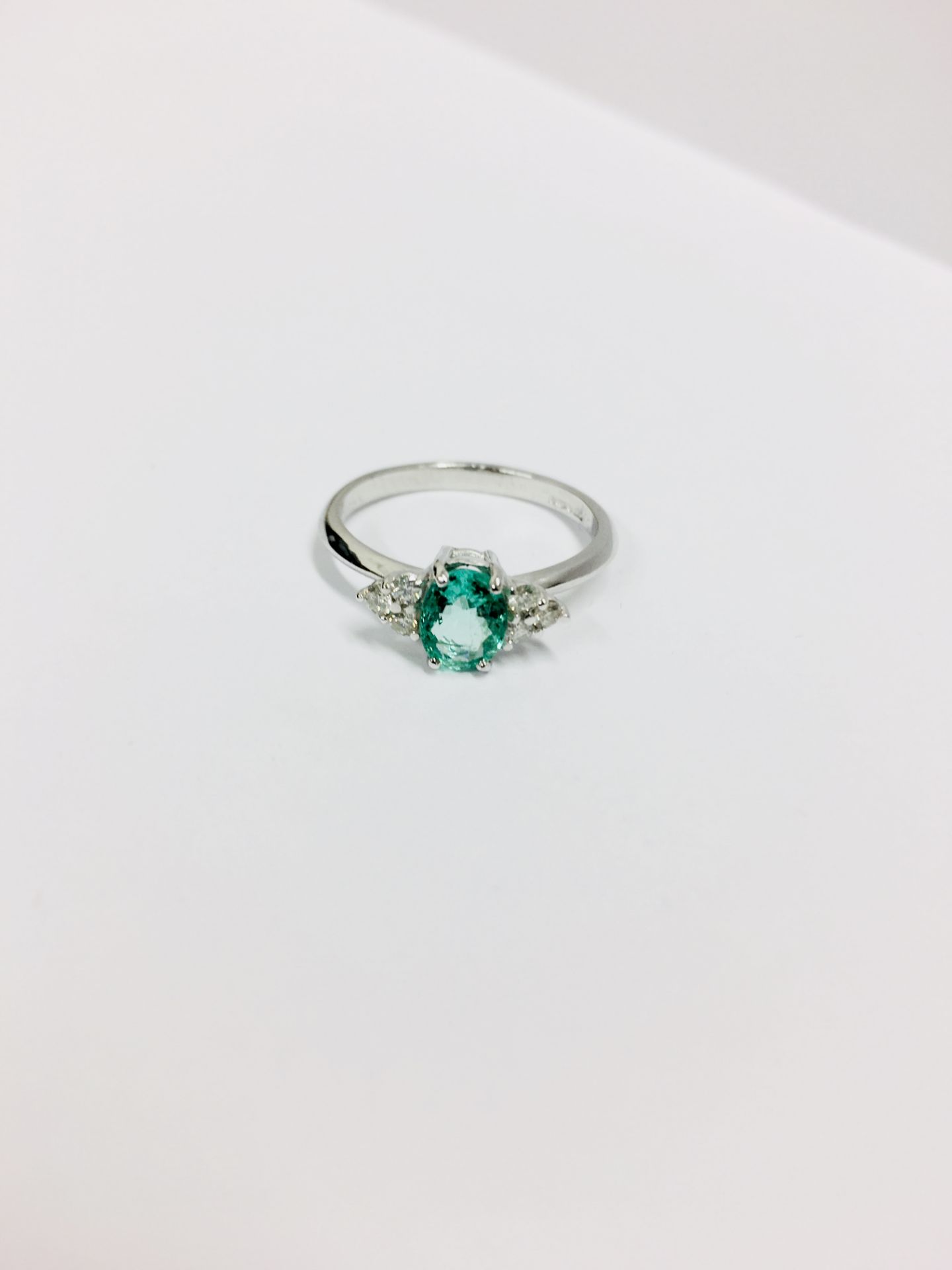 18ct Emerald Diamond Nanette cluster ring,1ct natural emerald ,0.36ct brilliant cut diamond s(6x0. - Bild 4 aus 5