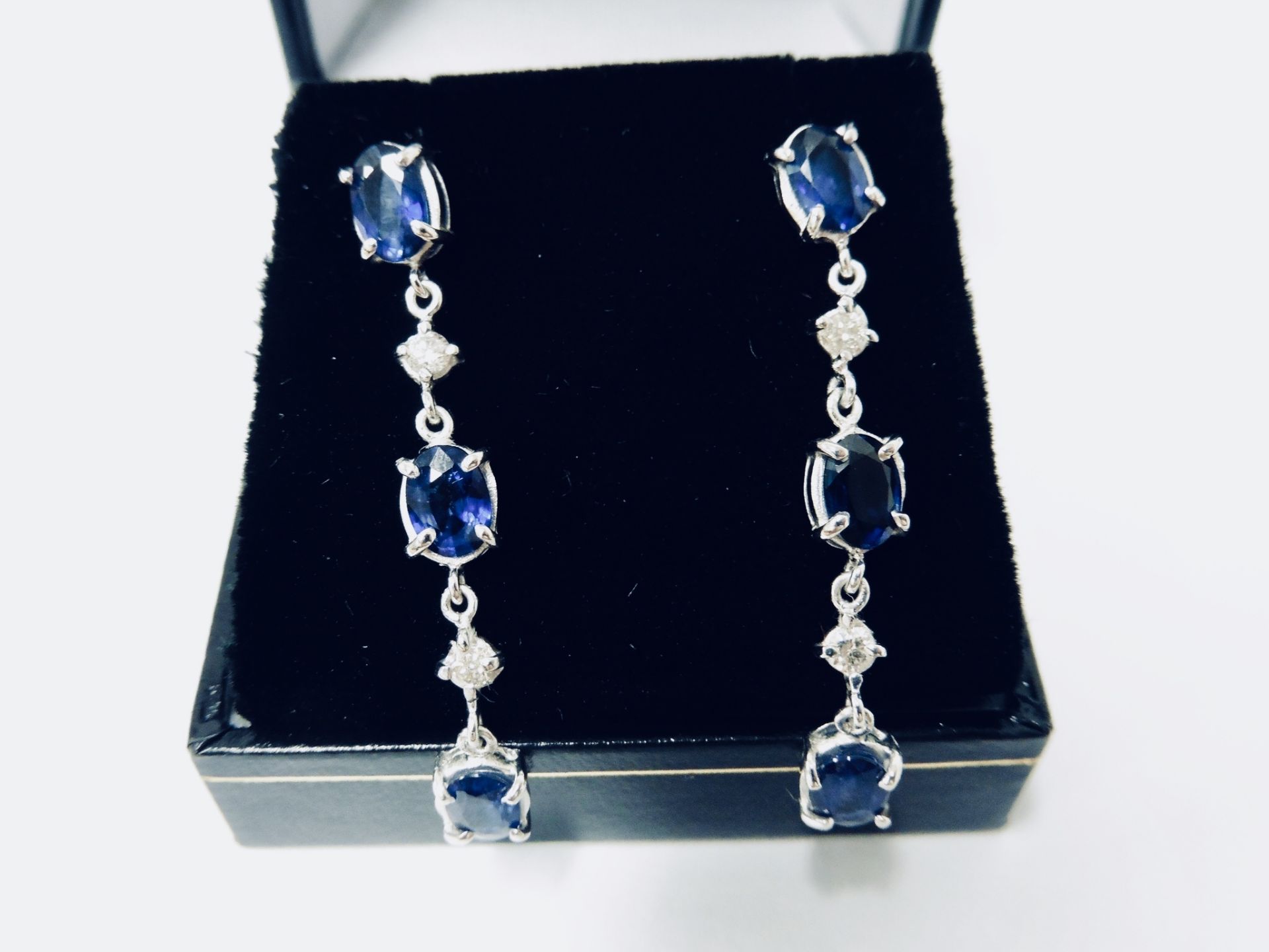 Sapphire and diamond drop style earrings set in 18ct gold. Each set with 3 oval cut ( treated) - Bild 4 aus 4