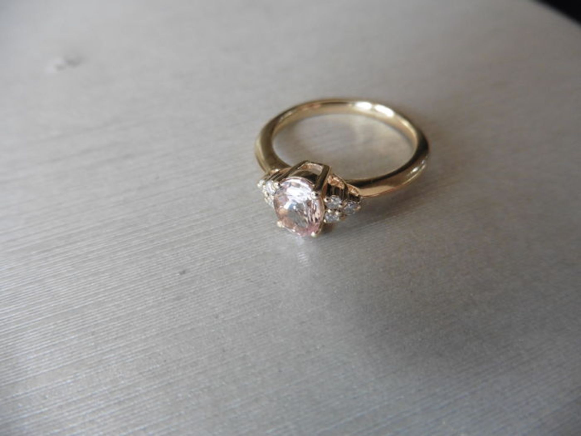 0.80ct / 0.09ct morganite and diamond dress ring. Oval cut morganite in the centre with 3 small - Bild 3 aus 3