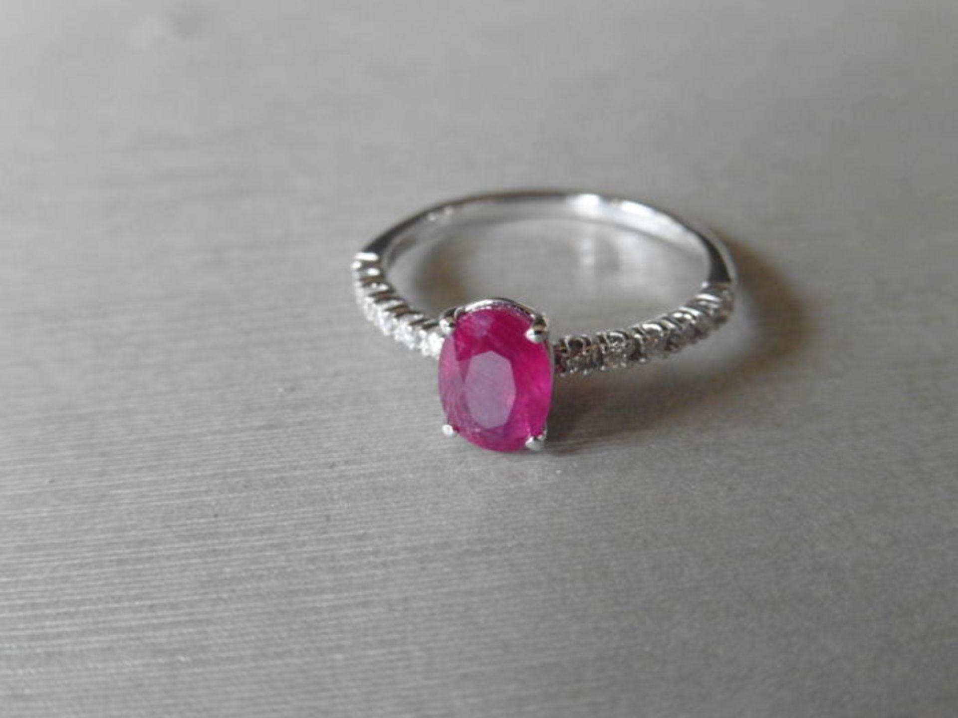 0.80ct / 0.12ct ruby and diamond dress ring. Oval cut ( glass filled) ruby with small diamonds set - Bild 2 aus 3