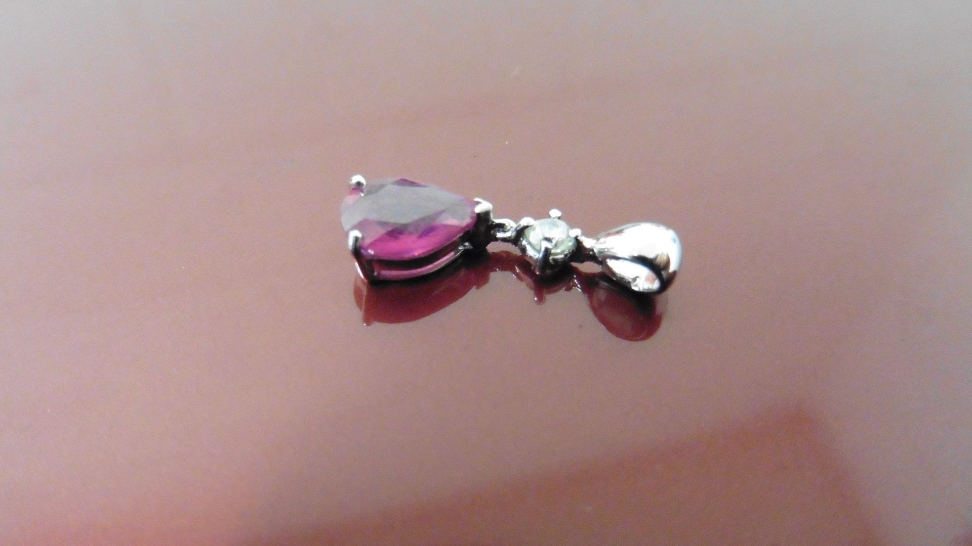 0.35ct ruby and diamond drop style pendant ( no chain ).Pear shaped ruby ( glass filled ) 0.35ct - Bild 2 aus 3