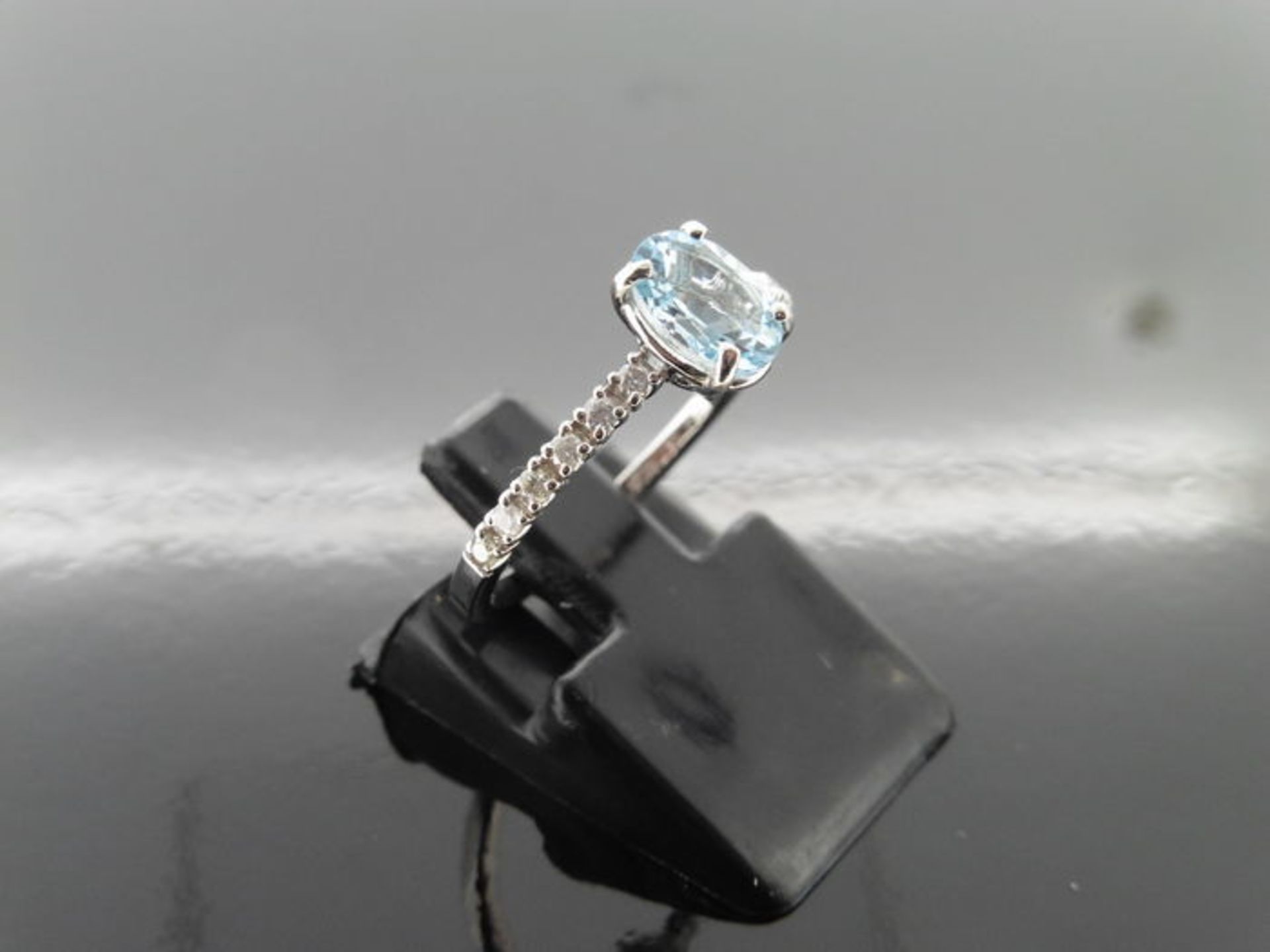 0.80ct / 0.12ct Aqua marine and diamond dress ring. Oval cut Aqua with small diamonds set into the