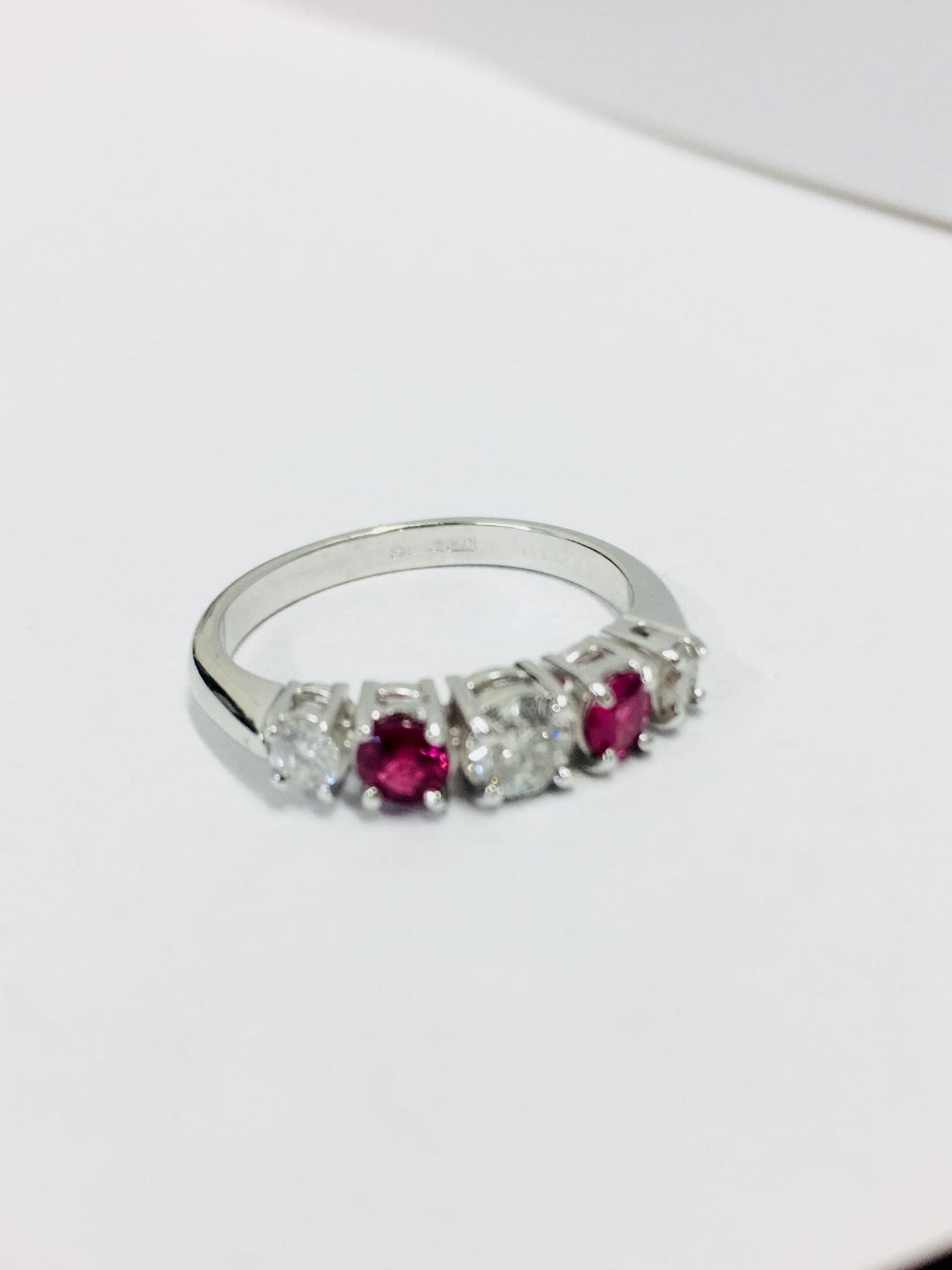 0.75ct ruby and diamond five stone ringset in 18ct gold. 2 rubies( treated ) 3 brilliant cut - Image 4 of 4