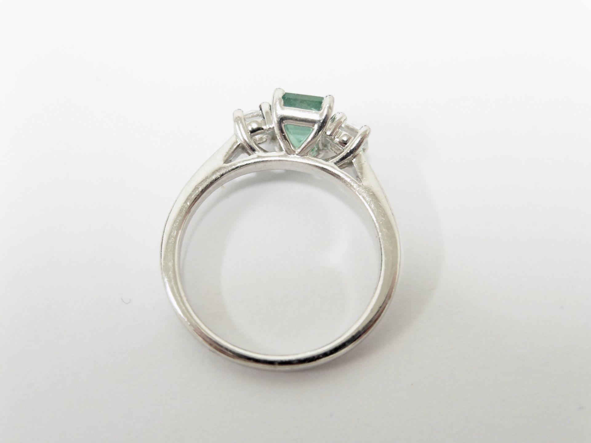 Platinum Emerald diamond trilogy ring,7mmx5mm 1ct natural emerald,0.20ct diamonds(2x0.10ct) si2 - Bild 3 aus 5