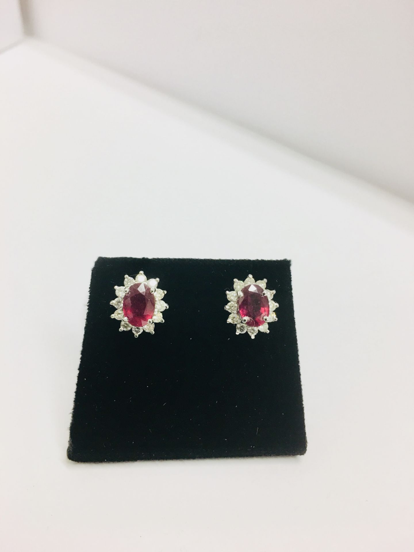 1.60ct ruby and Diamond cluster style stud earrings. Each ruby ( glass filled ) measures 7mm x 5mm - Bild 4 aus 5