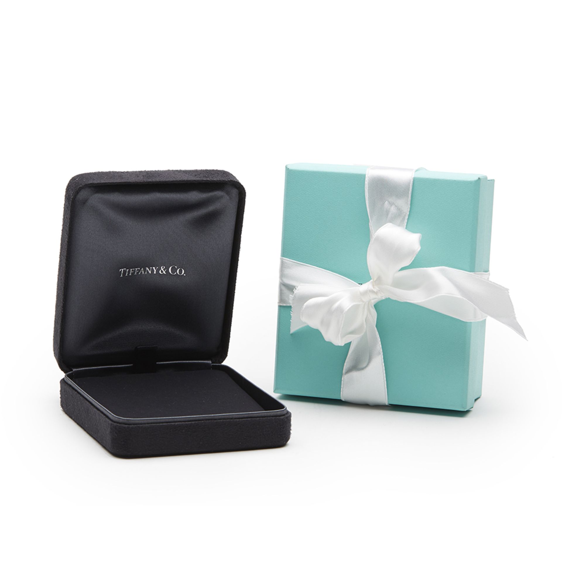 Tiffany & Co. 18k White Gold Diamond Drop Necklace with Box. - Image 6 of 6