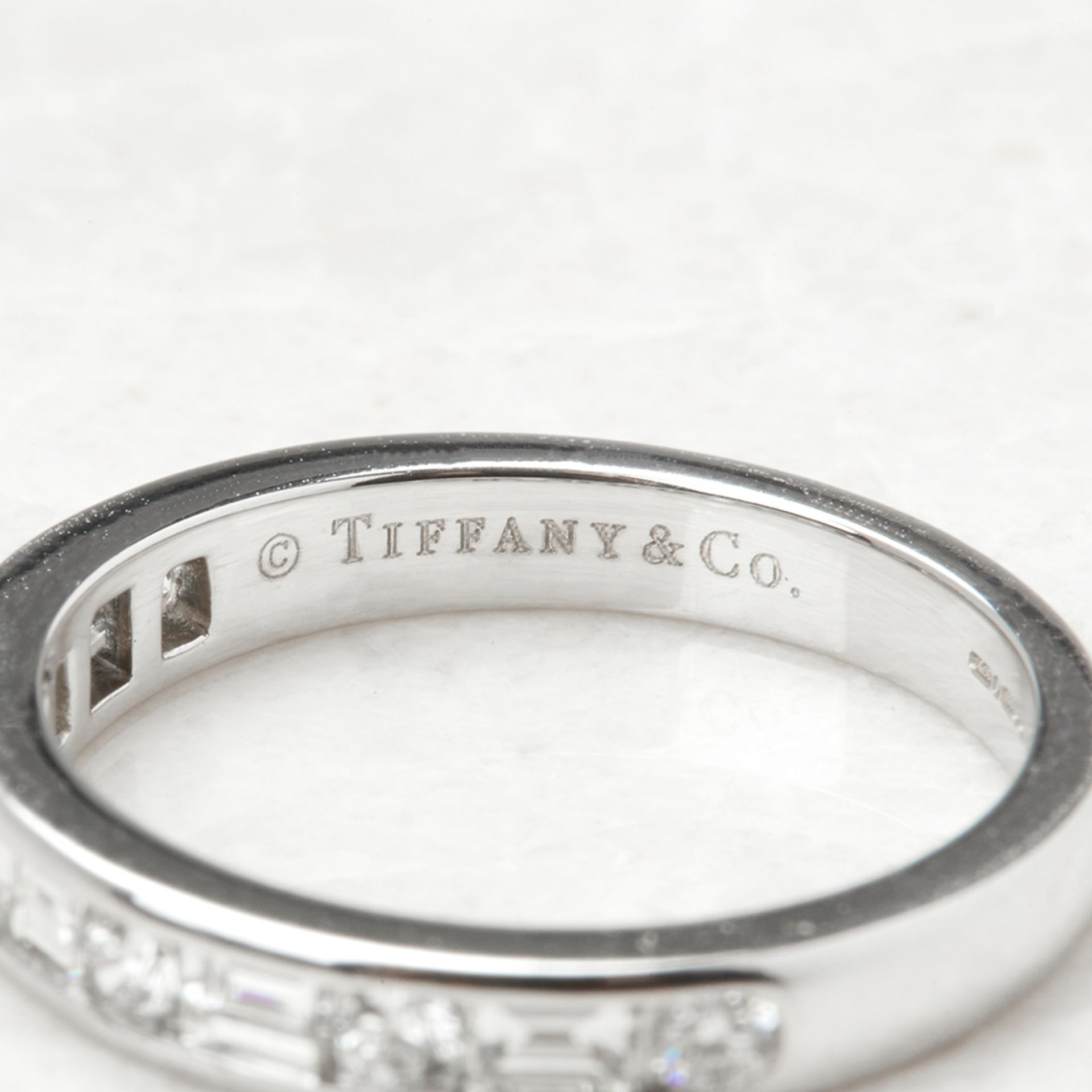 Tiffany & Co. Platinum 0.60ct Diamond Half Eternity Ring - Bild 6 aus 8