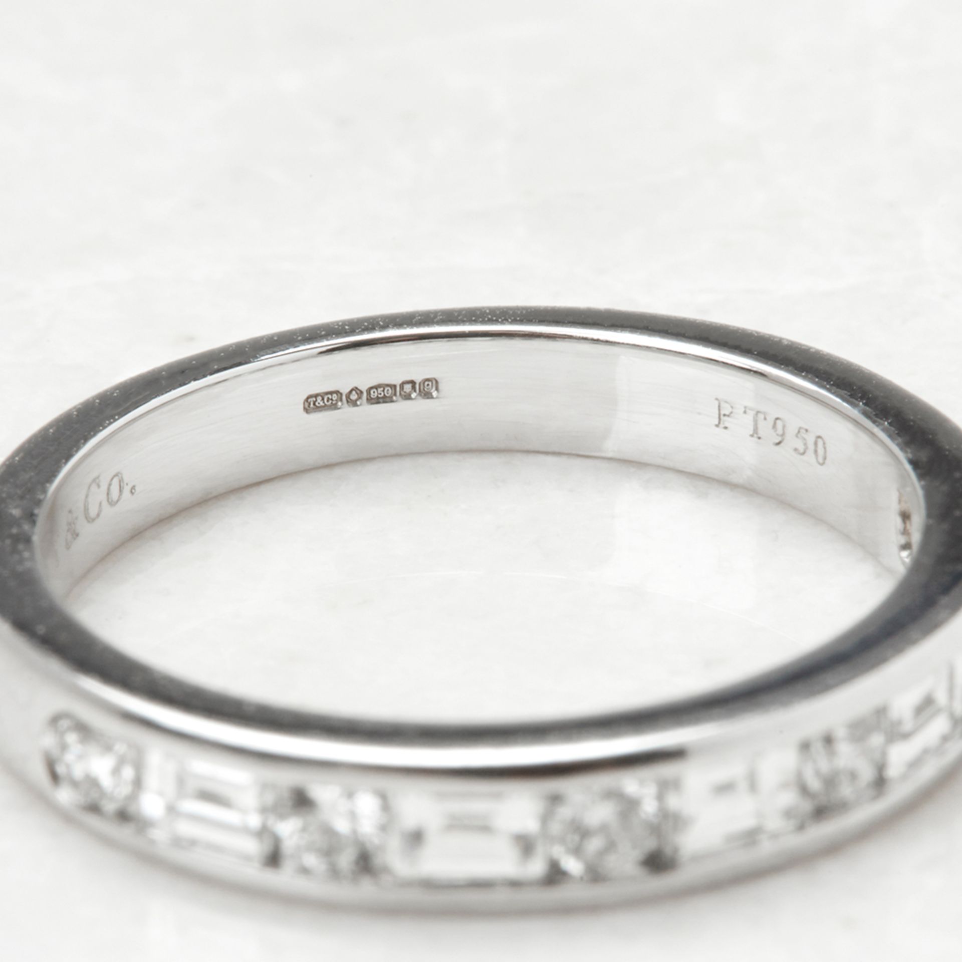 Tiffany & Co. Platinum 0.60ct Diamond Half Eternity Ring - Bild 7 aus 8