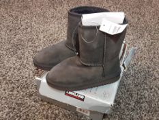 Brand New Boxed Kirkland Signature Brown Sheepskin Winter Boots Size 1 RRP å£40