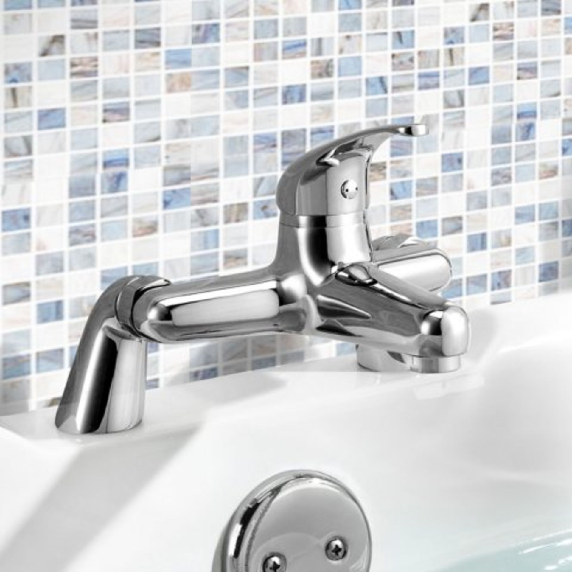 (I62) Sleek Modern Bathroom Chrome Bath Filler Lever Mixer Tap Presenting a contemporary design, - Bild 4 aus 4