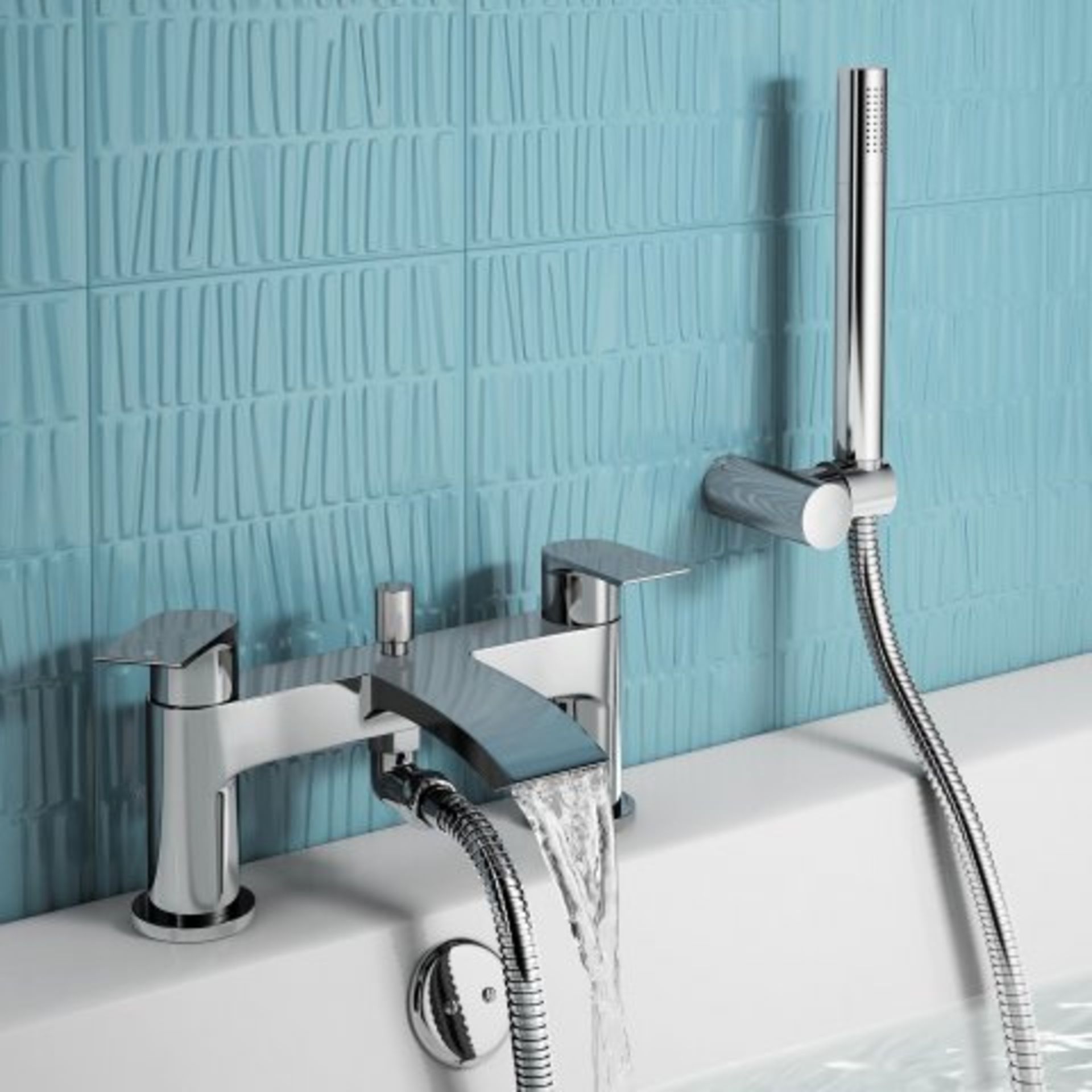 (I201) Avon Bath Shower Mixer Tap with Hand Held Shower Modern Bathroom Tap : Presenting a