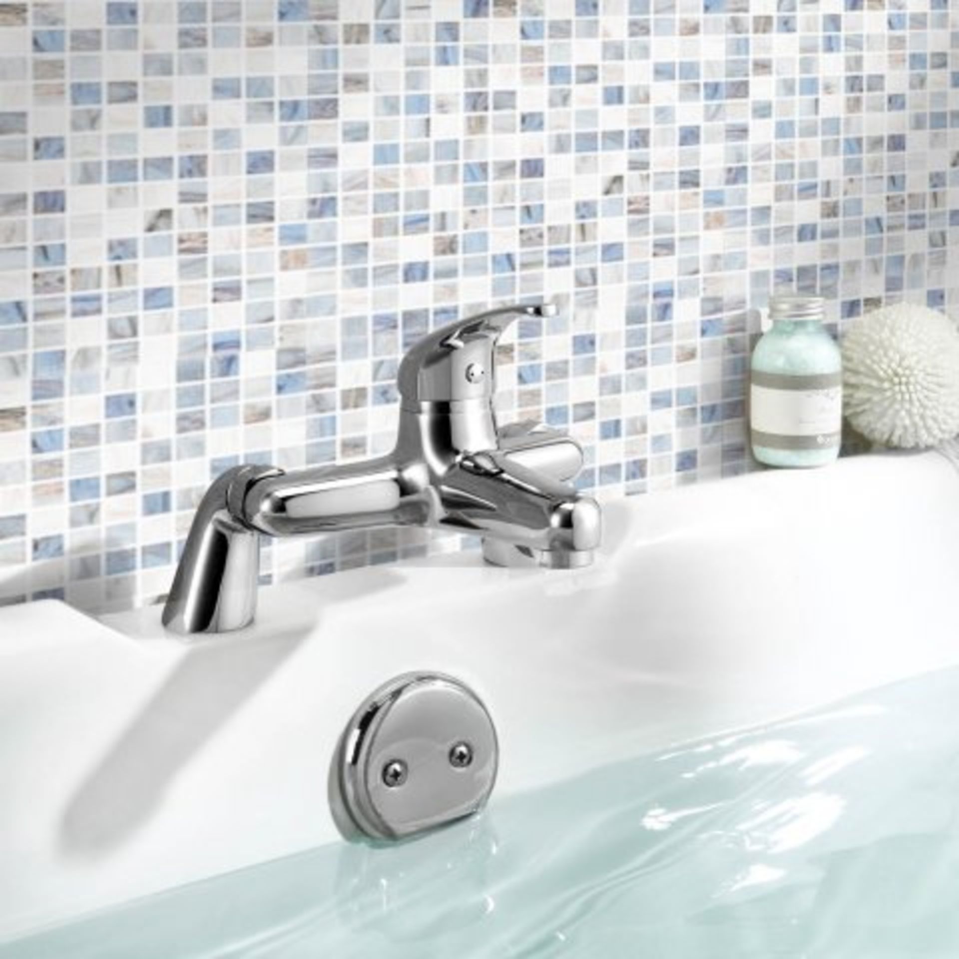 (I62) Sleek Modern Bathroom Chrome Bath Filler Lever Mixer Tap Presenting a contemporary design, - Bild 2 aus 4