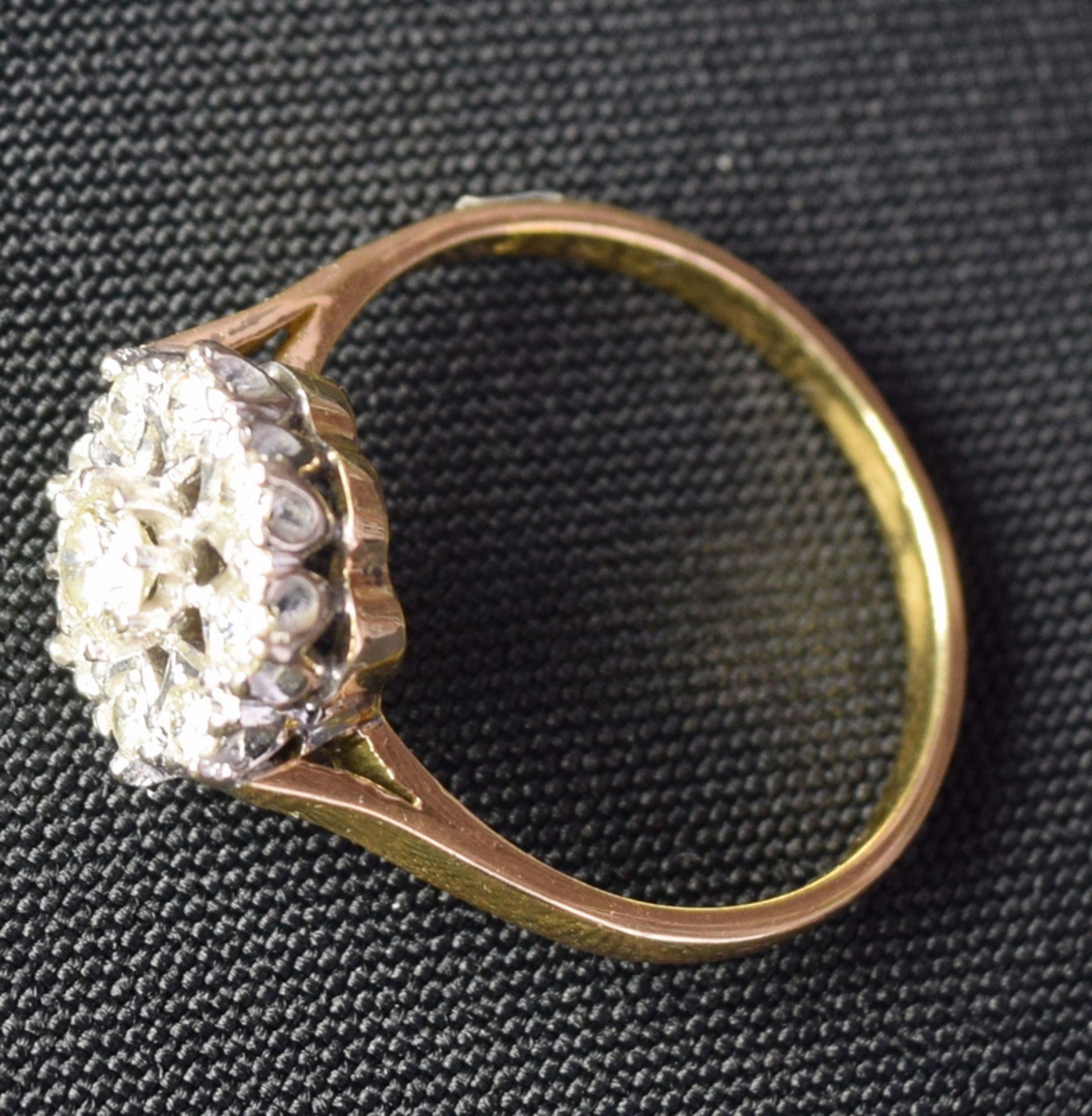 9 Diamond Cluster 18ct Gold Ring - Image 4 of 6