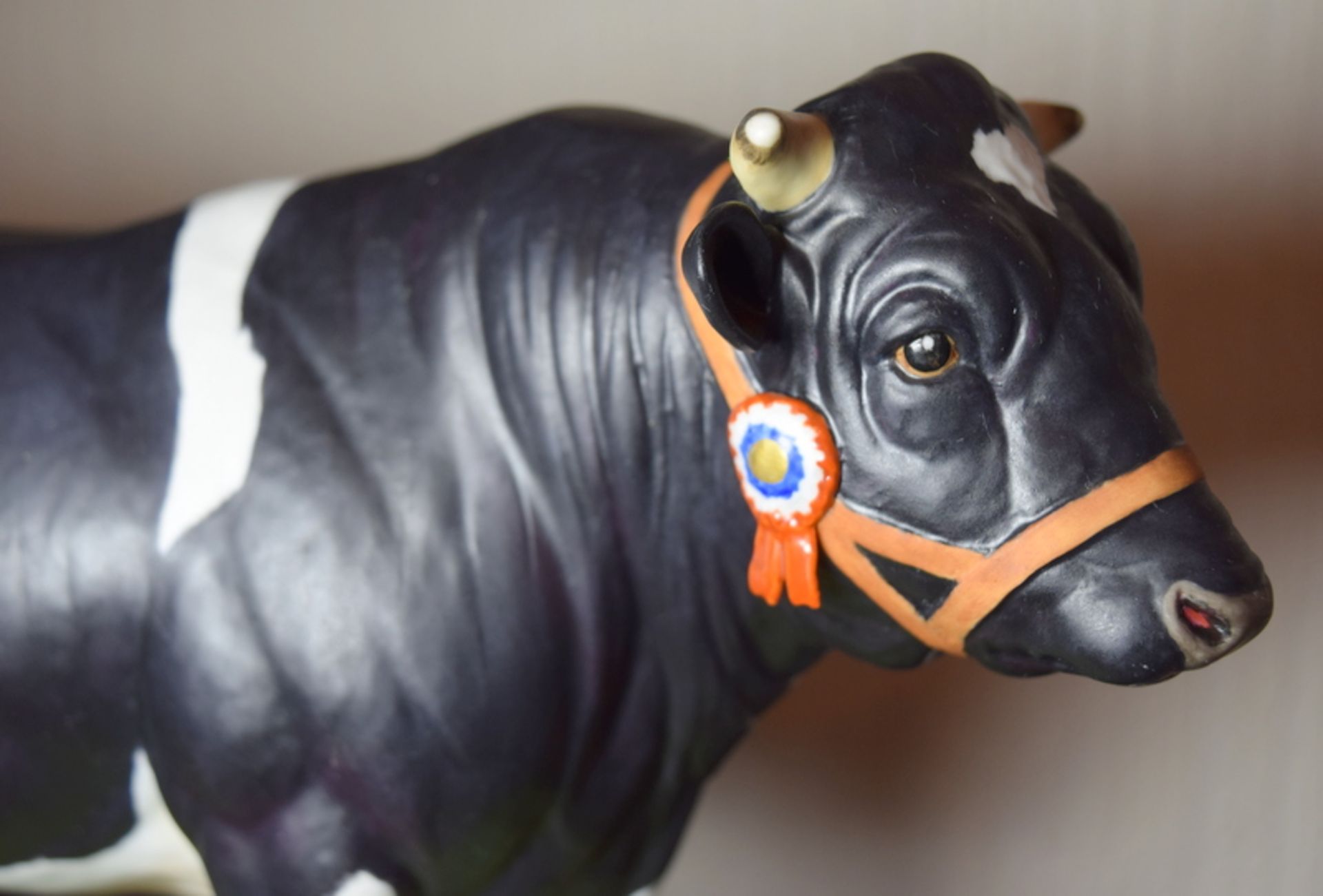 Royal Worcester British Friesian Bull By Doris Lindner - Image 3 of 4