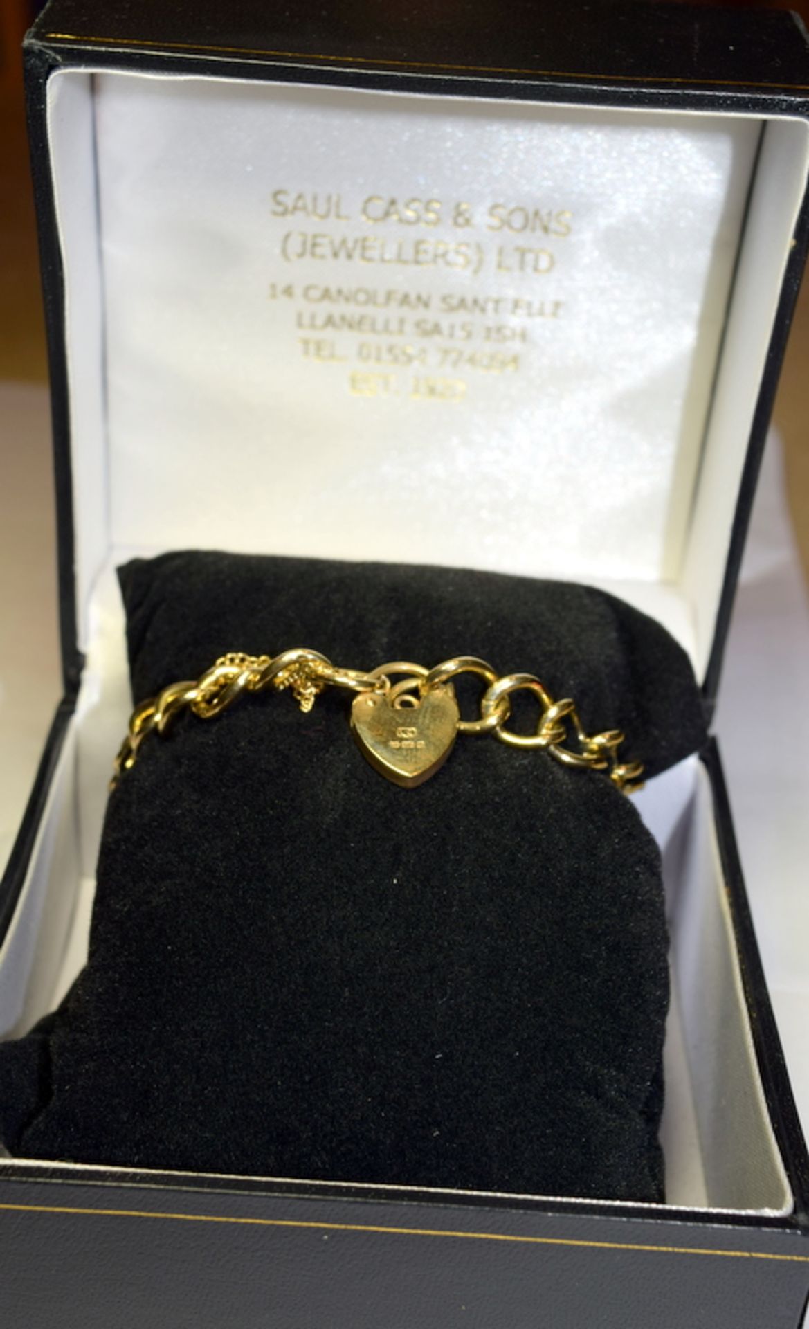 Heavy 9ct Gold Lady's Chain Bracelet With Padlock And Safety Chain - Image 2 of 4