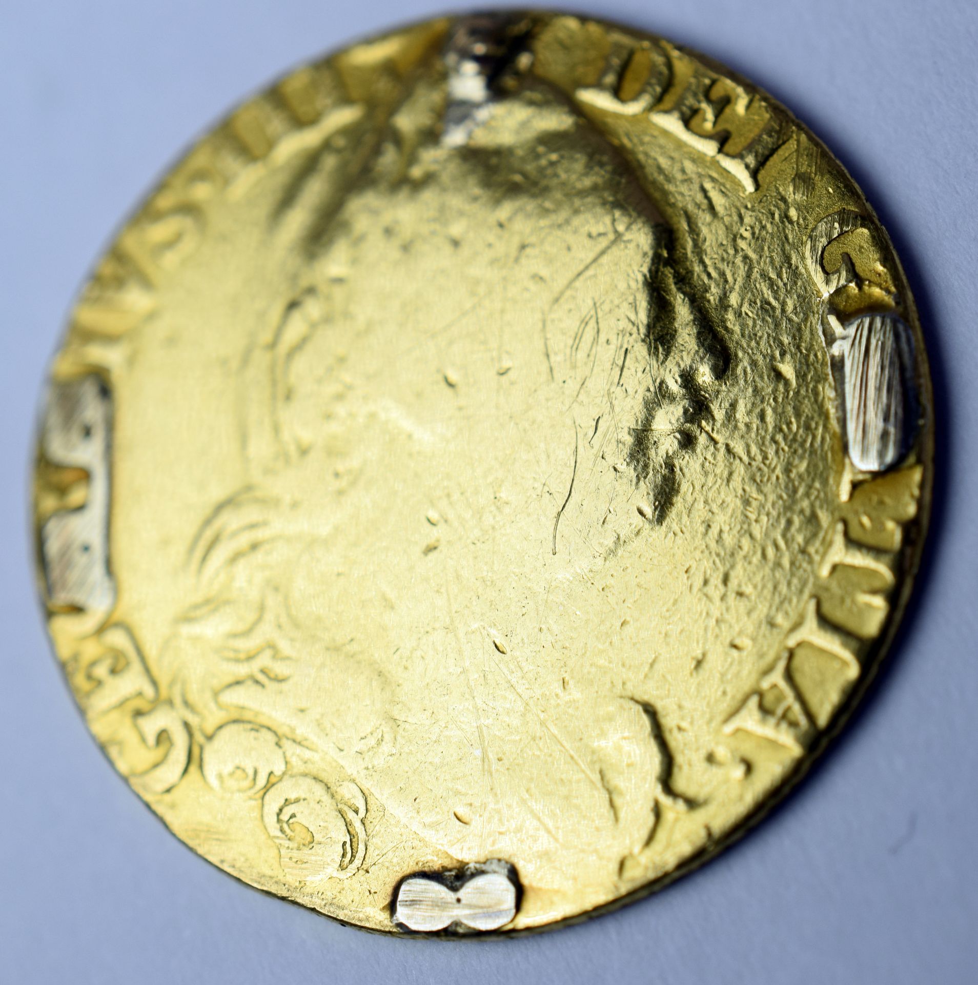 George 3rd 1781 Gold Guinea - Image 2 of 4