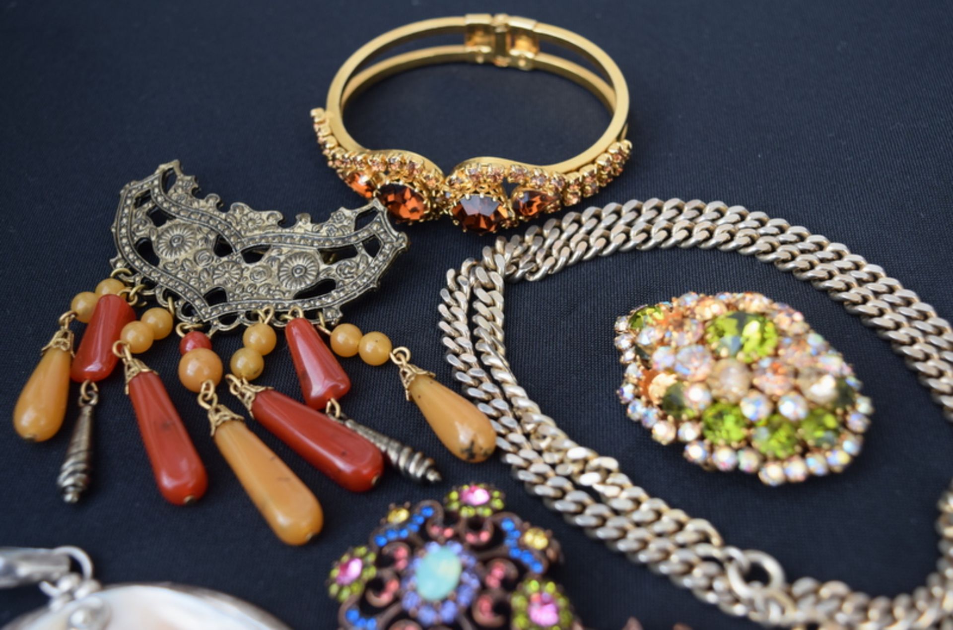 7 Pieces Of Costume Jewellery - No Reserve. - Image 2 of 3