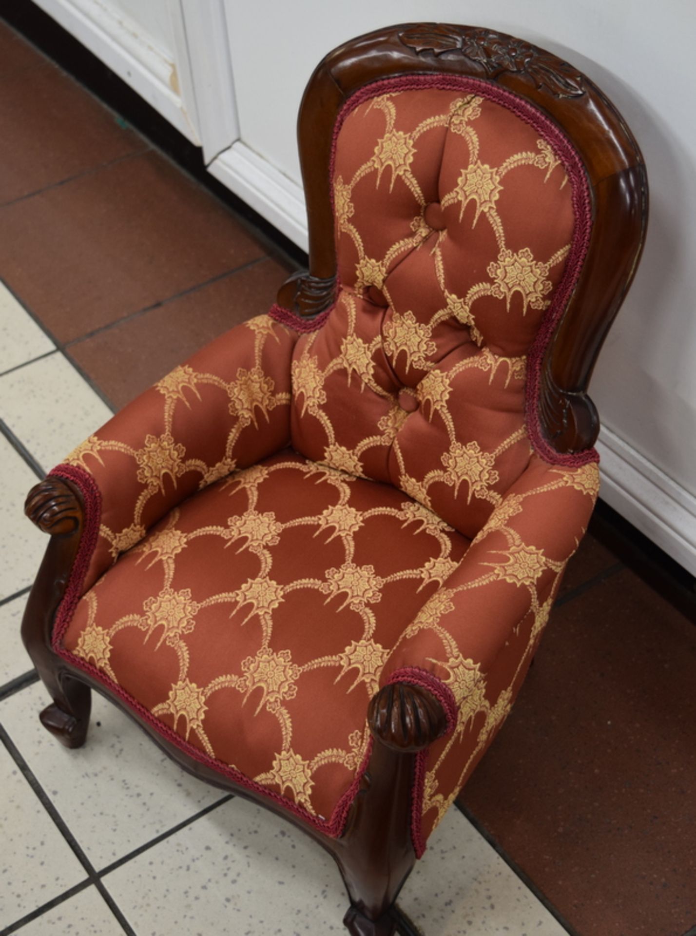 Child's Chesterfield Button-back chair In lovely condition - Image 4 of 4