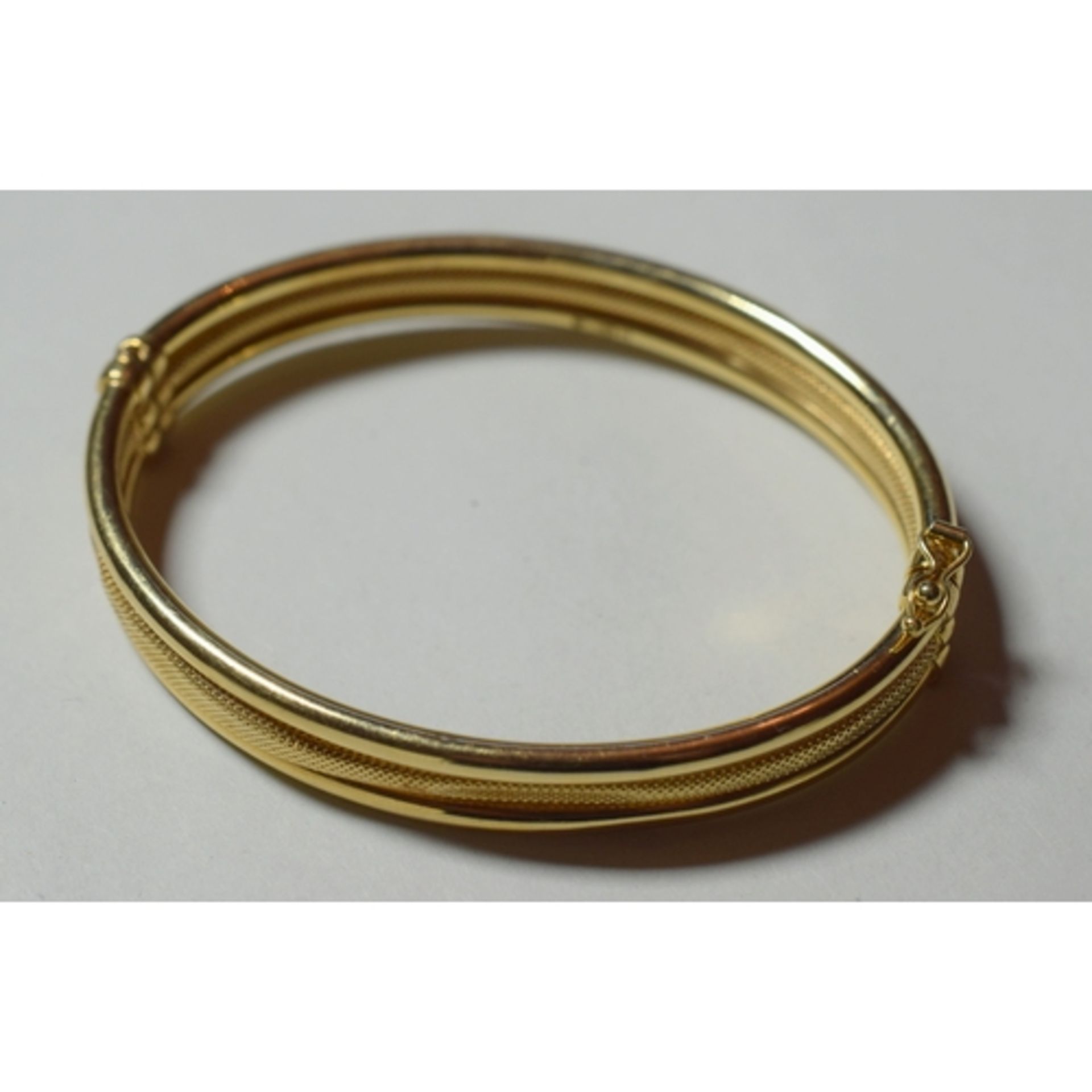 Lovely 9ct Gold Bangle