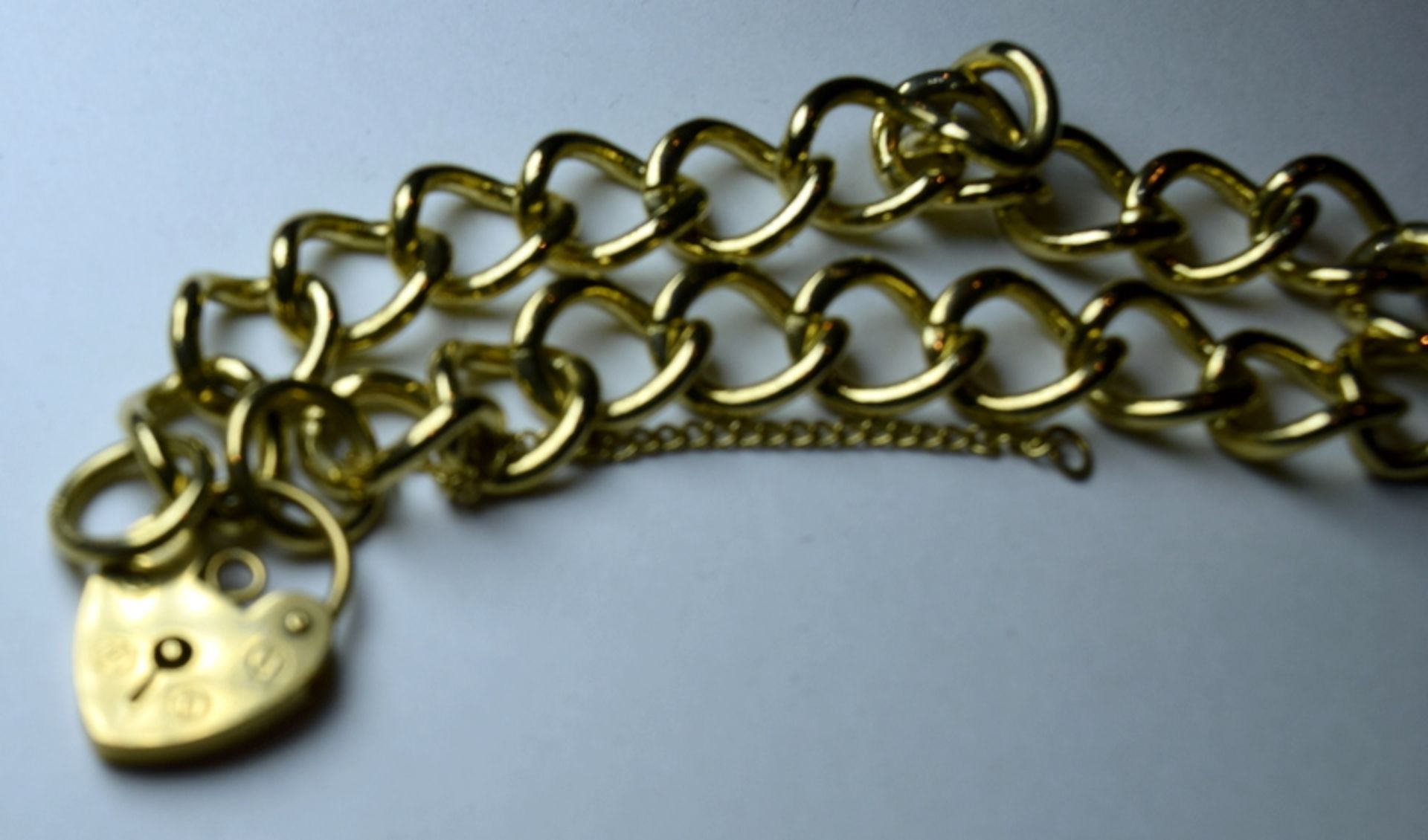 Heavy 9ct Gold Lady's Chain Bracelet With Padlock And Safety Chain - Image 4 of 4