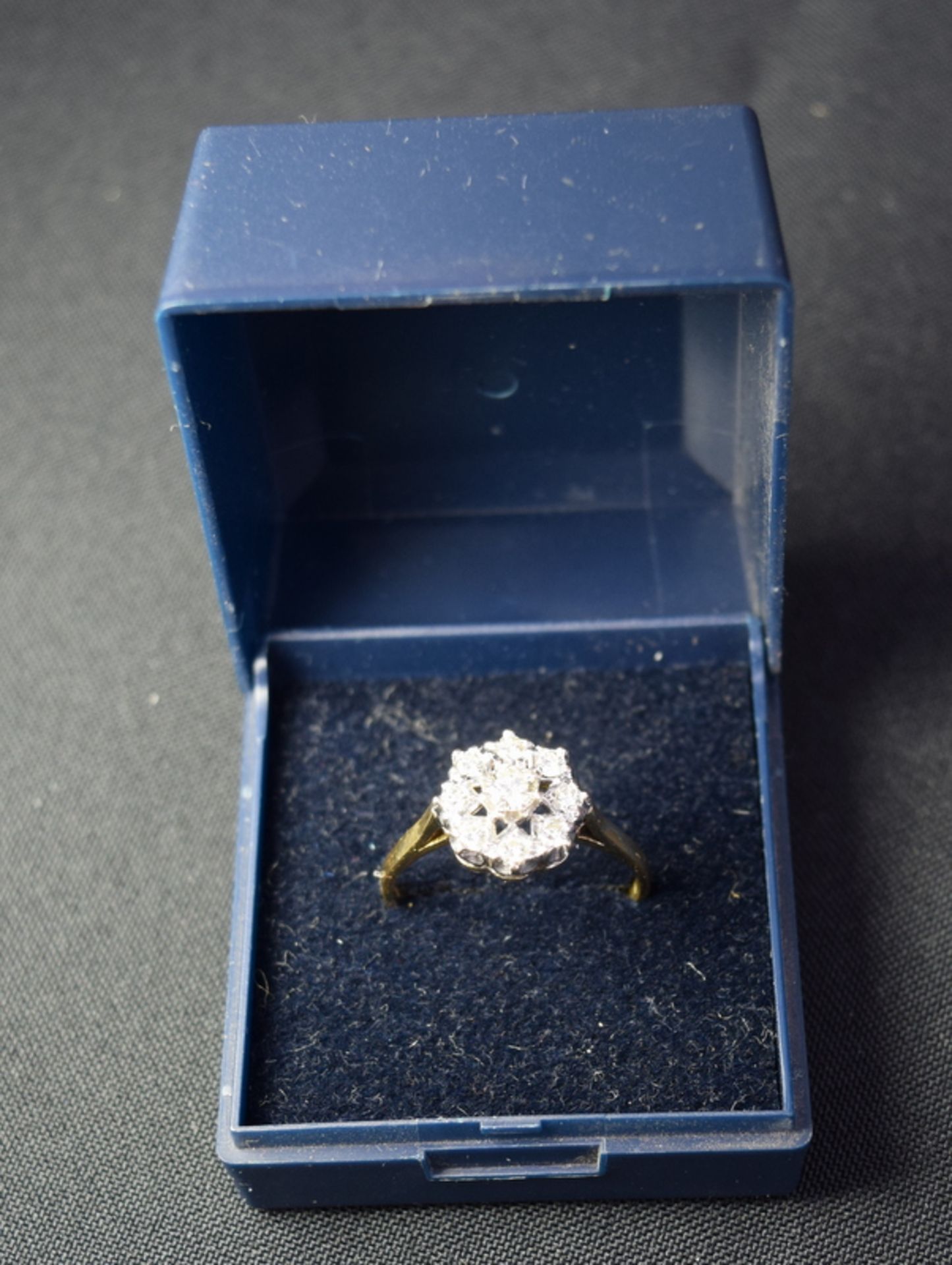 9 Diamond Cluster 18ct Gold Ring - Image 2 of 6