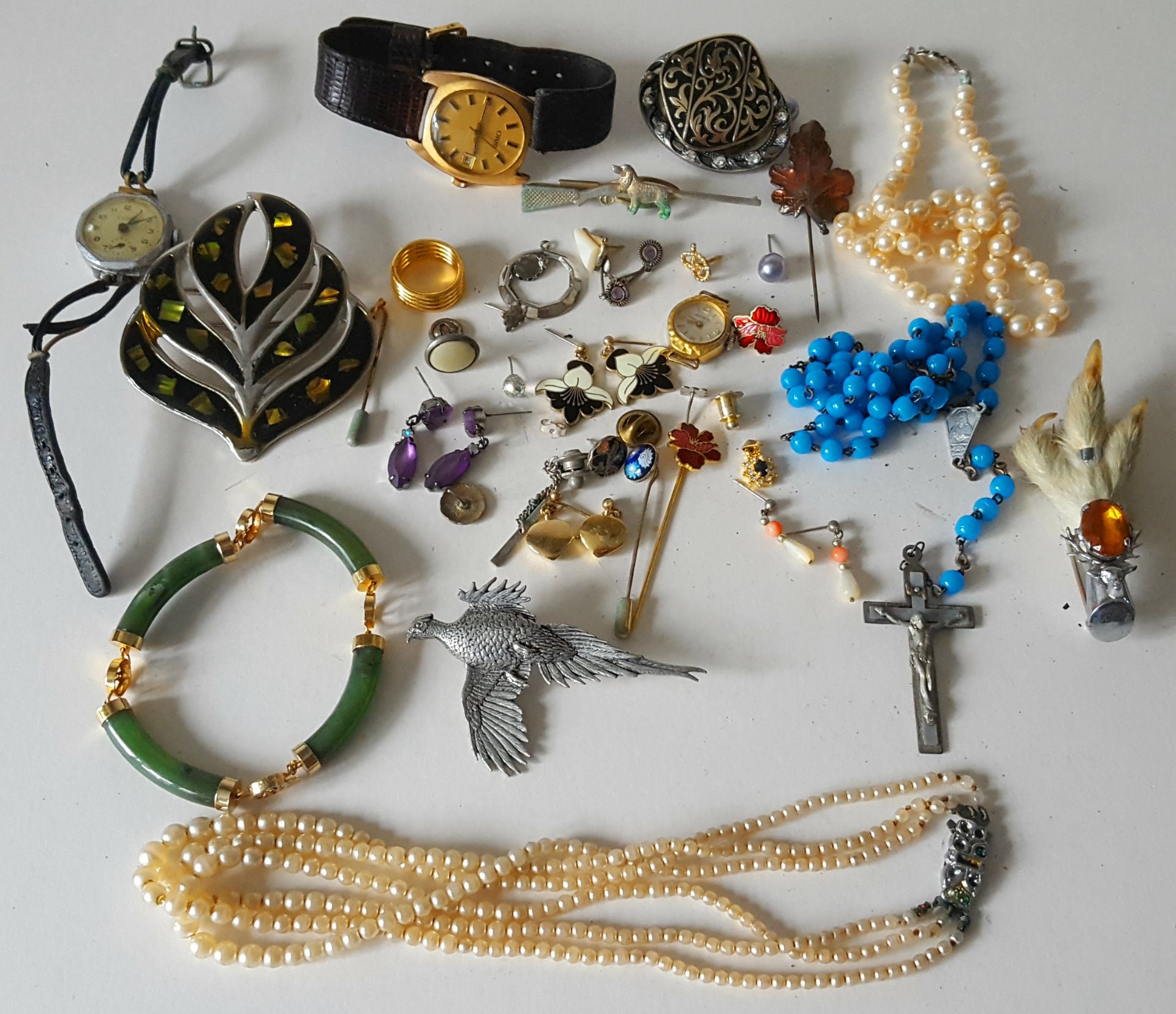 Vintage Retro Kitsch Parcel of Costume Jewellery Watches Brooches etc