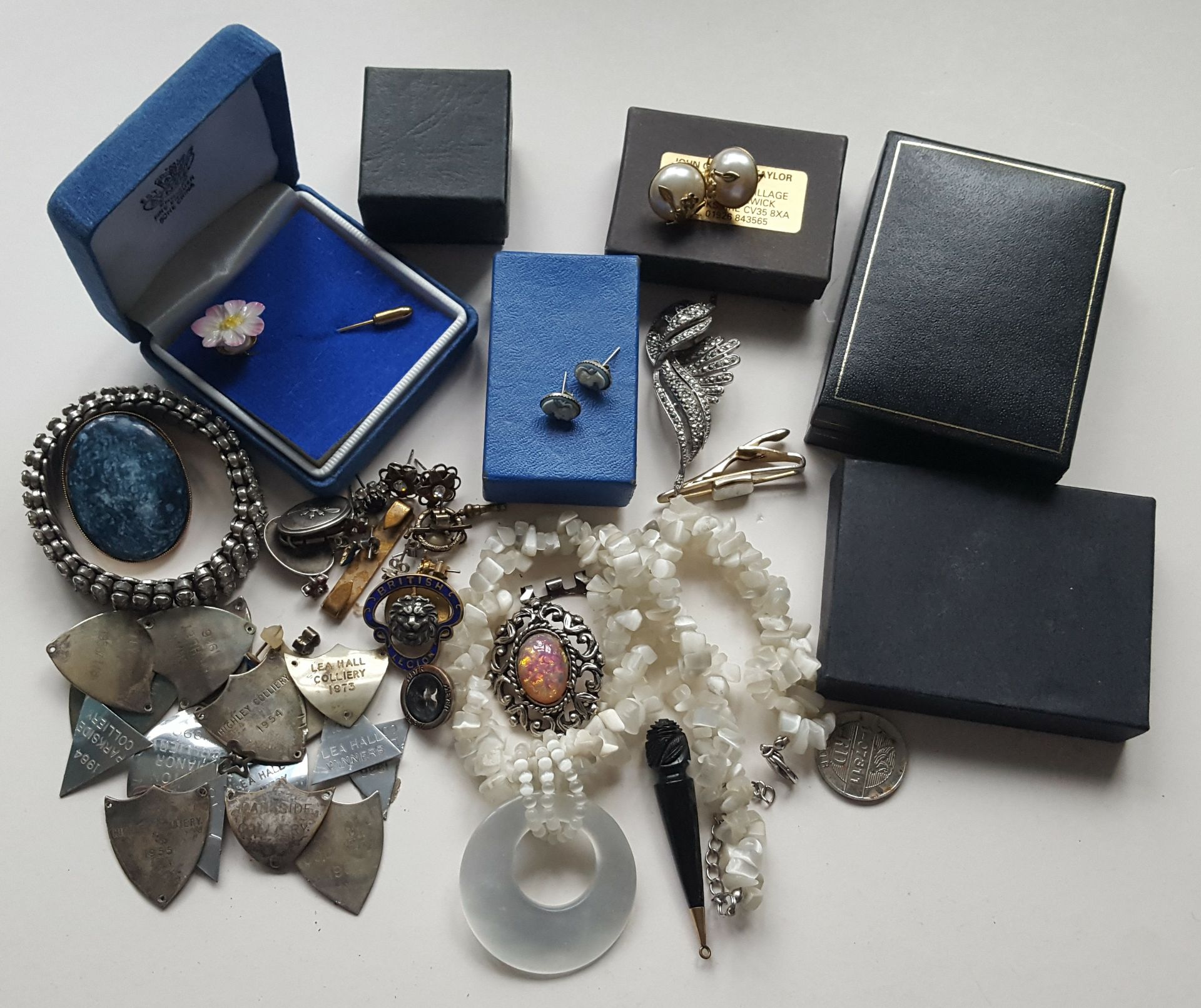 Vintage Retro Parcel of Costume Jewellery & Boxes