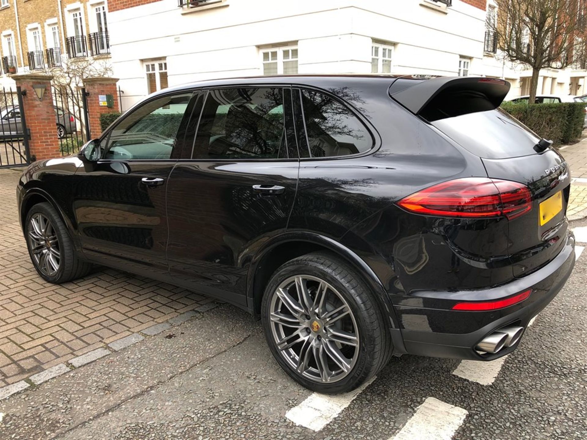 Porsche Cayenne Platinum Edition S Diesel 5dr Tiptronic - Image 3 of 10