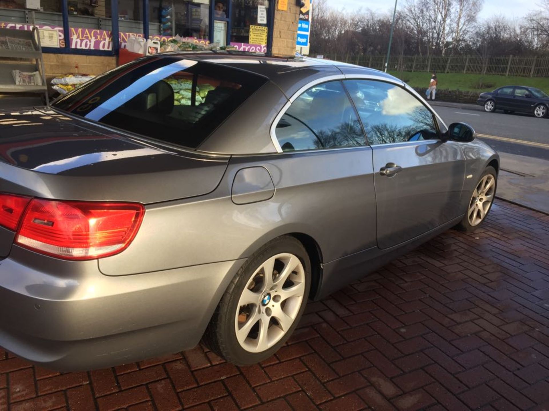 BMW 320i SE Convertible 2009 09 170BHP - Image 5 of 8