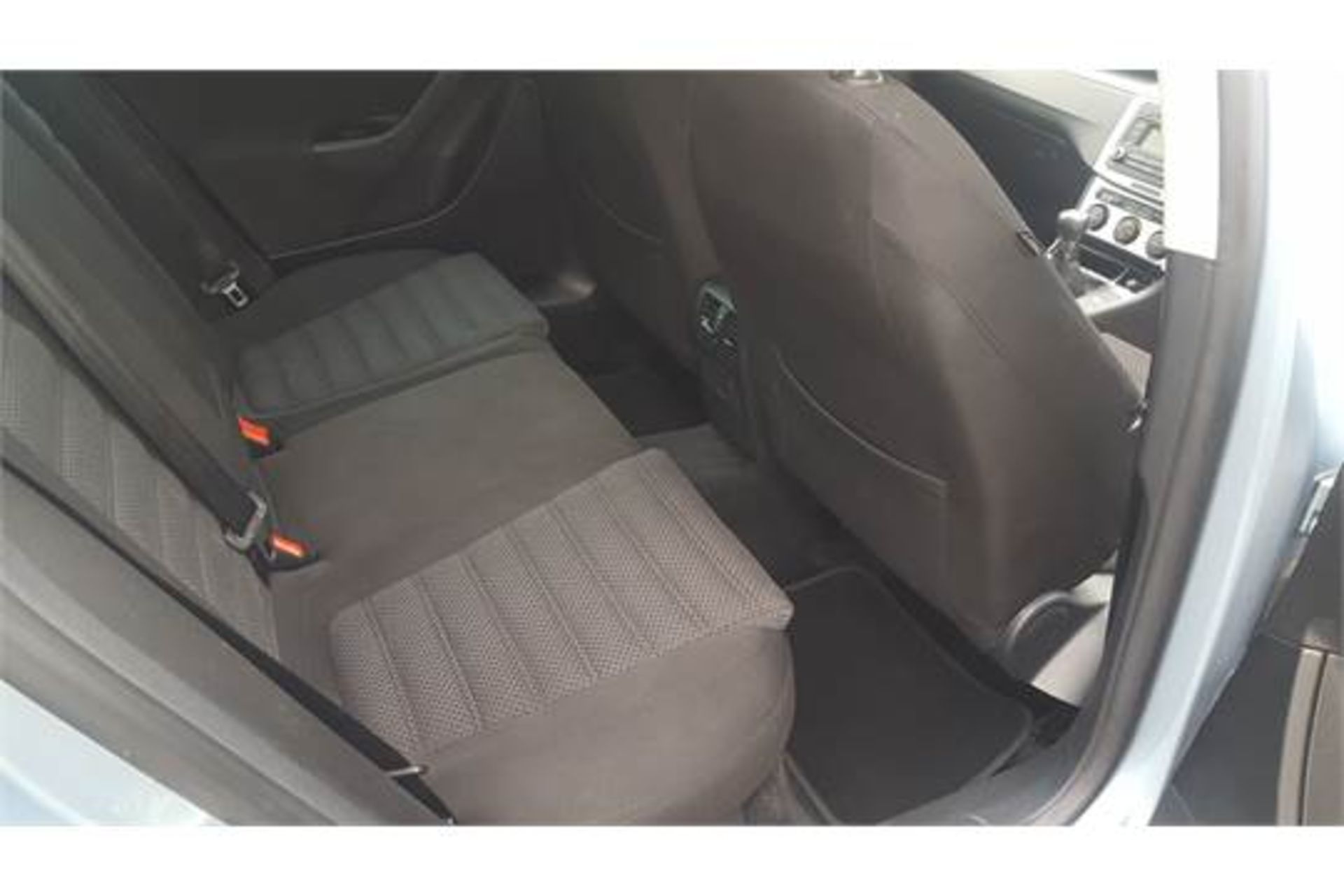 VW Passat Sport TDI Estate - Bild 8 aus 12