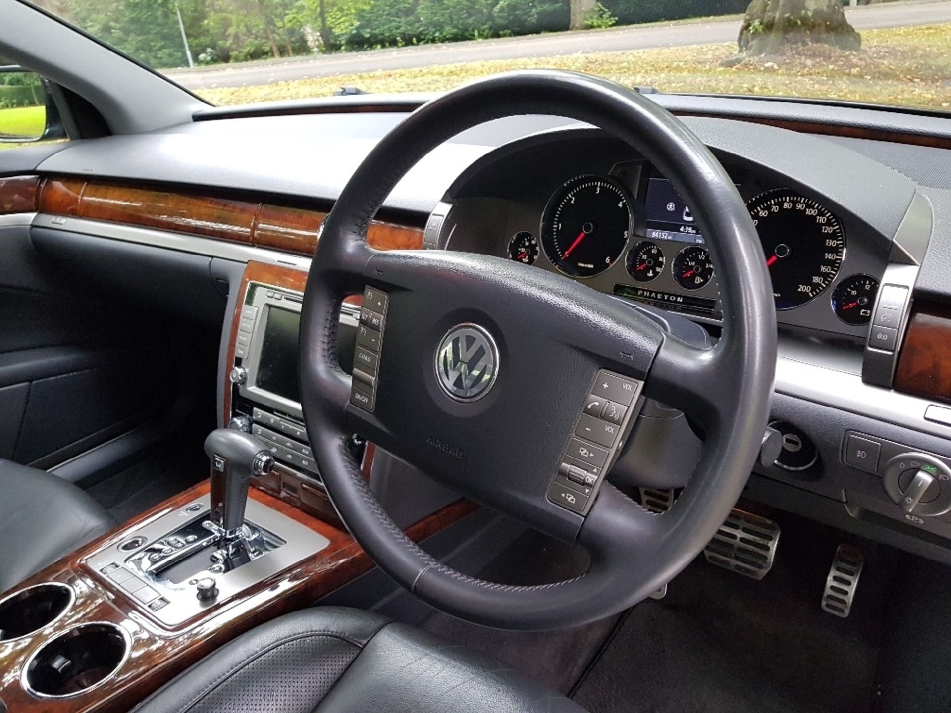 VW Phaeton 3.0 Tdi Quattro - Bild 16 aus 17