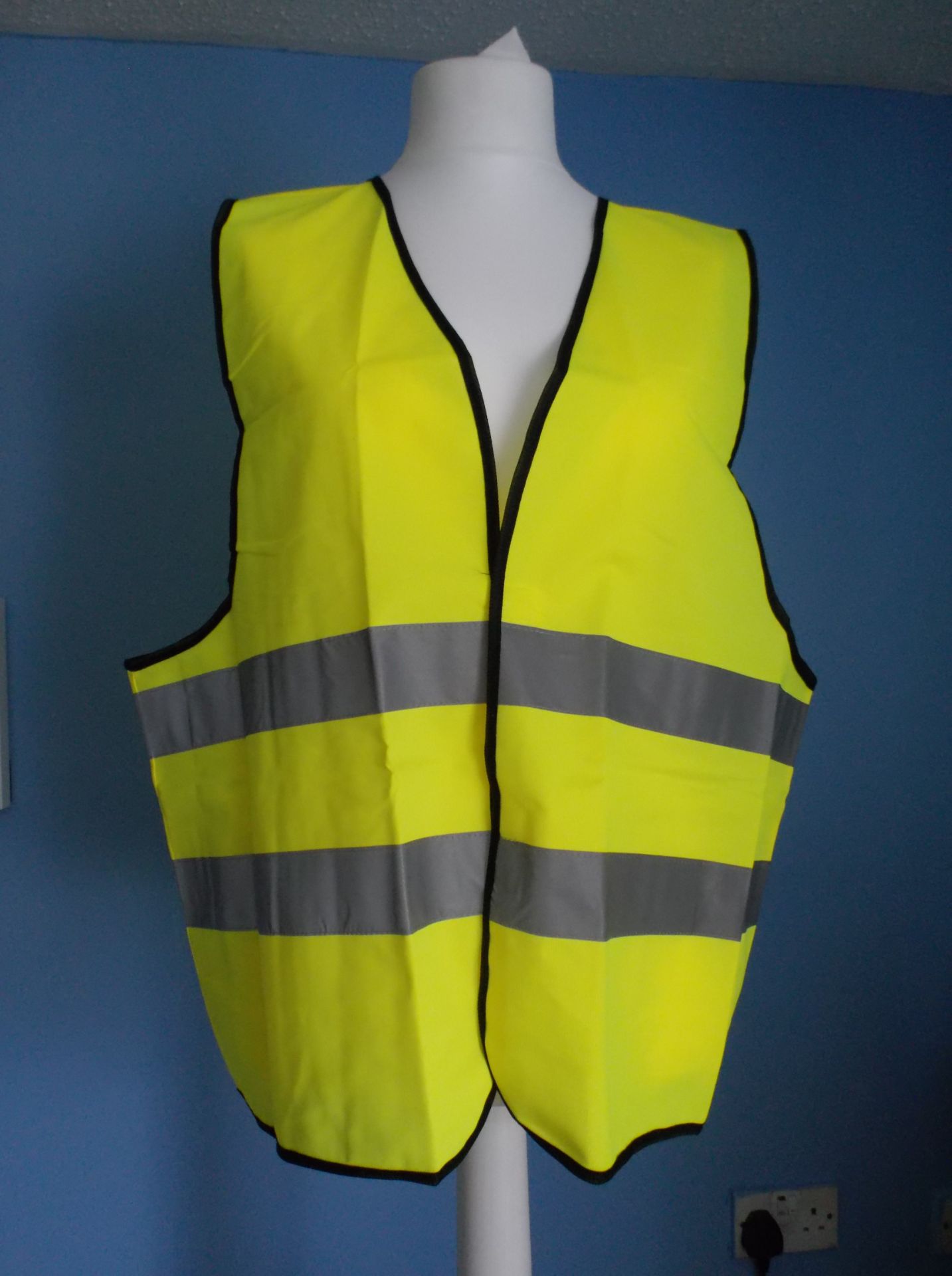 9 X Halfords Universal Fit High Visibility Waist Coats - Image 4 of 5