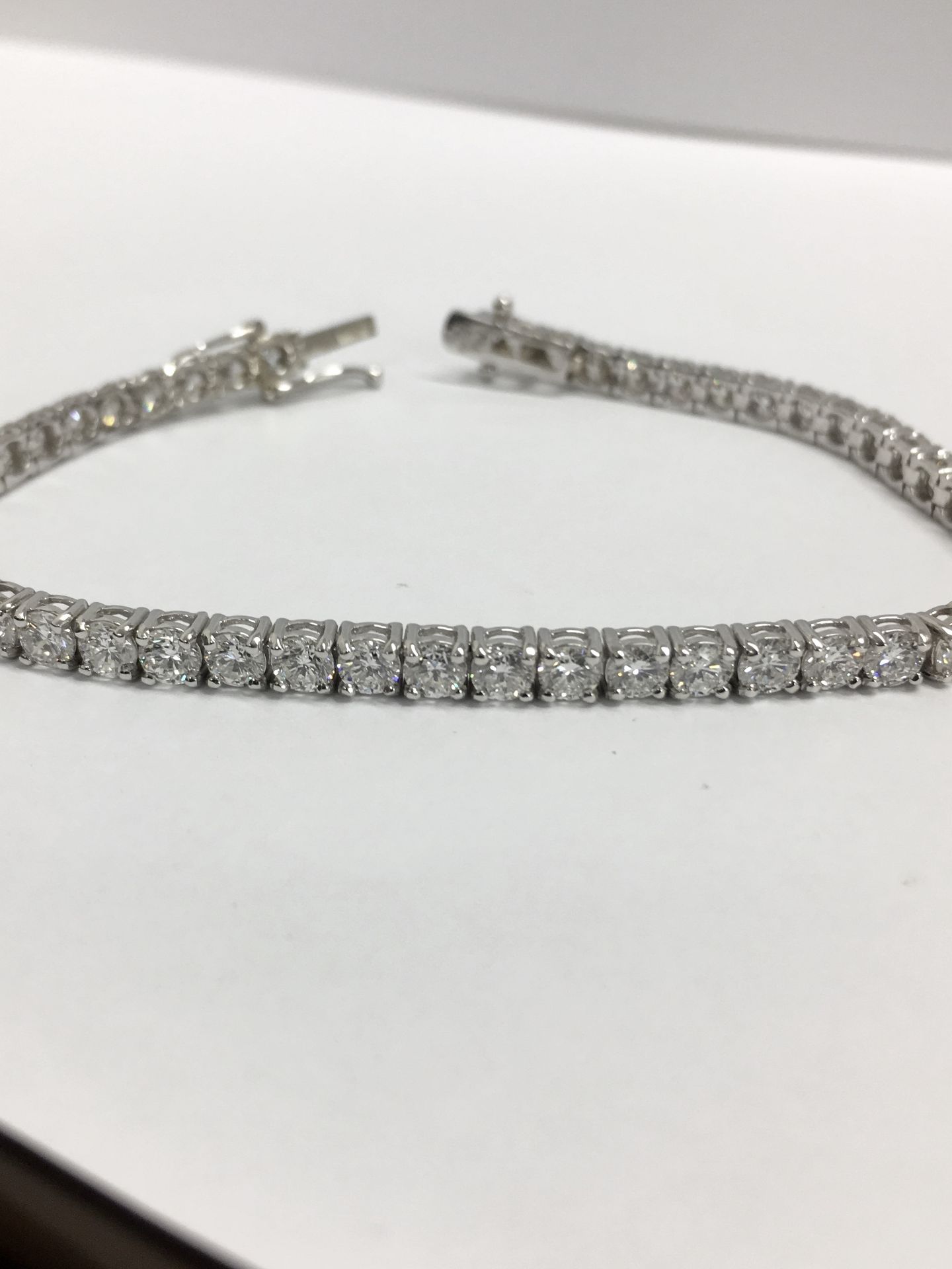 8.00ct Diamond tennis bracelet set with brilliant cut diamonds of I/J colour, si2 clarity. All set - Bild 2 aus 5