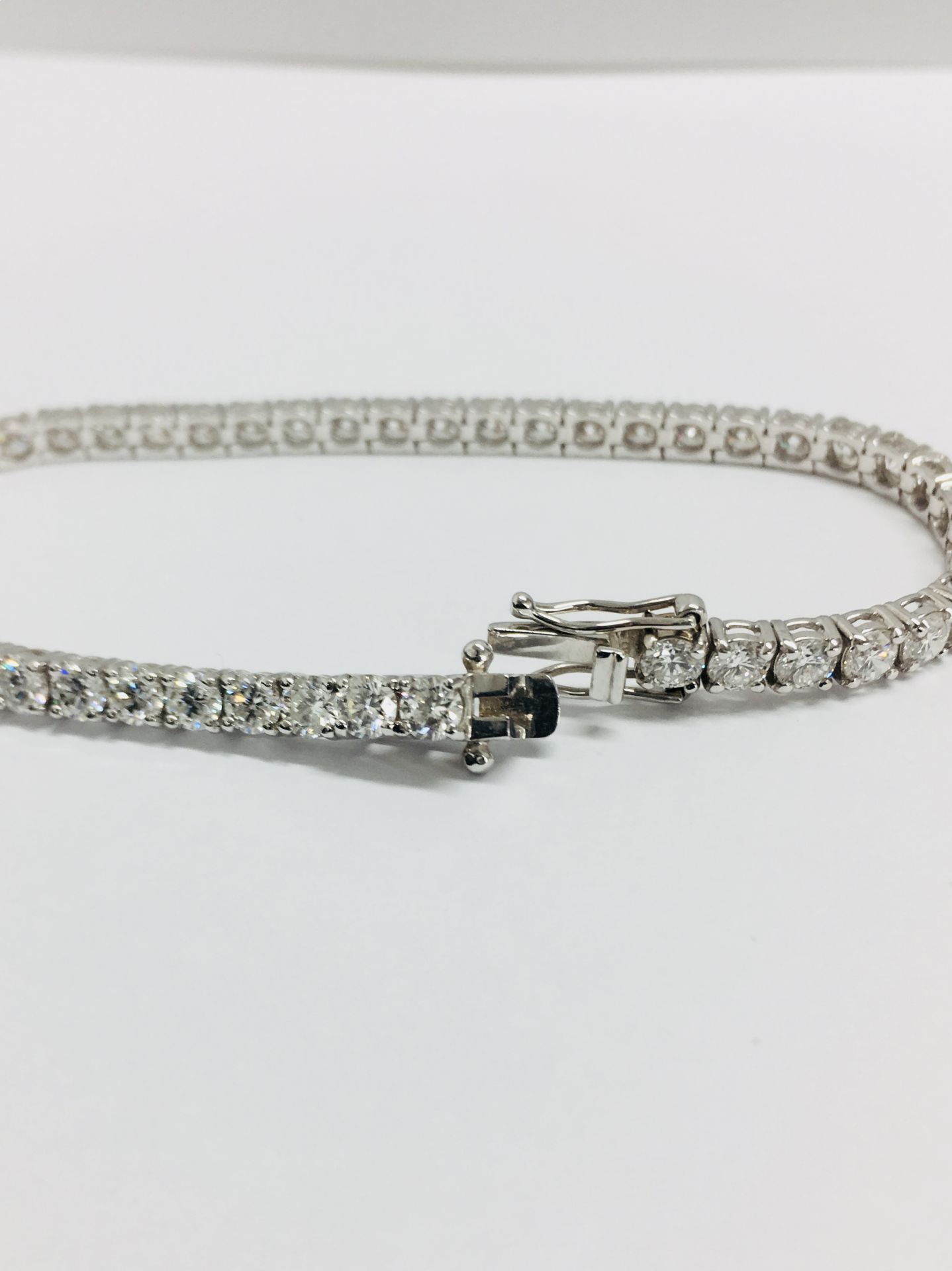 8.00ct Diamond tennis bracelet set with brilliant cut diamonds of I/J colour, si2 clarity. All set