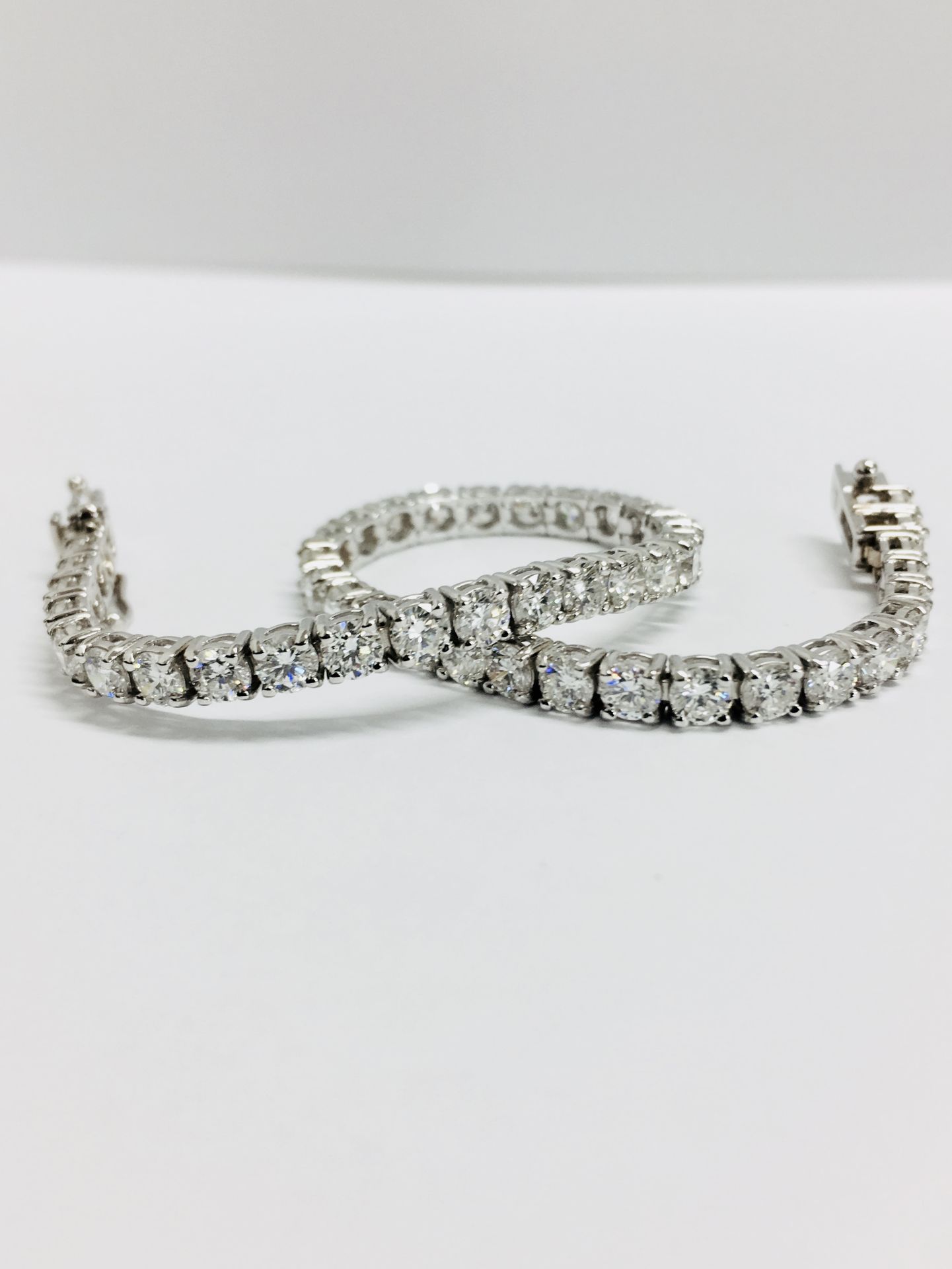 8.00ct Diamond tennis bracelet set with brilliant cut diamonds of I/J colour, si2 clarity. All set - Image 4 of 5