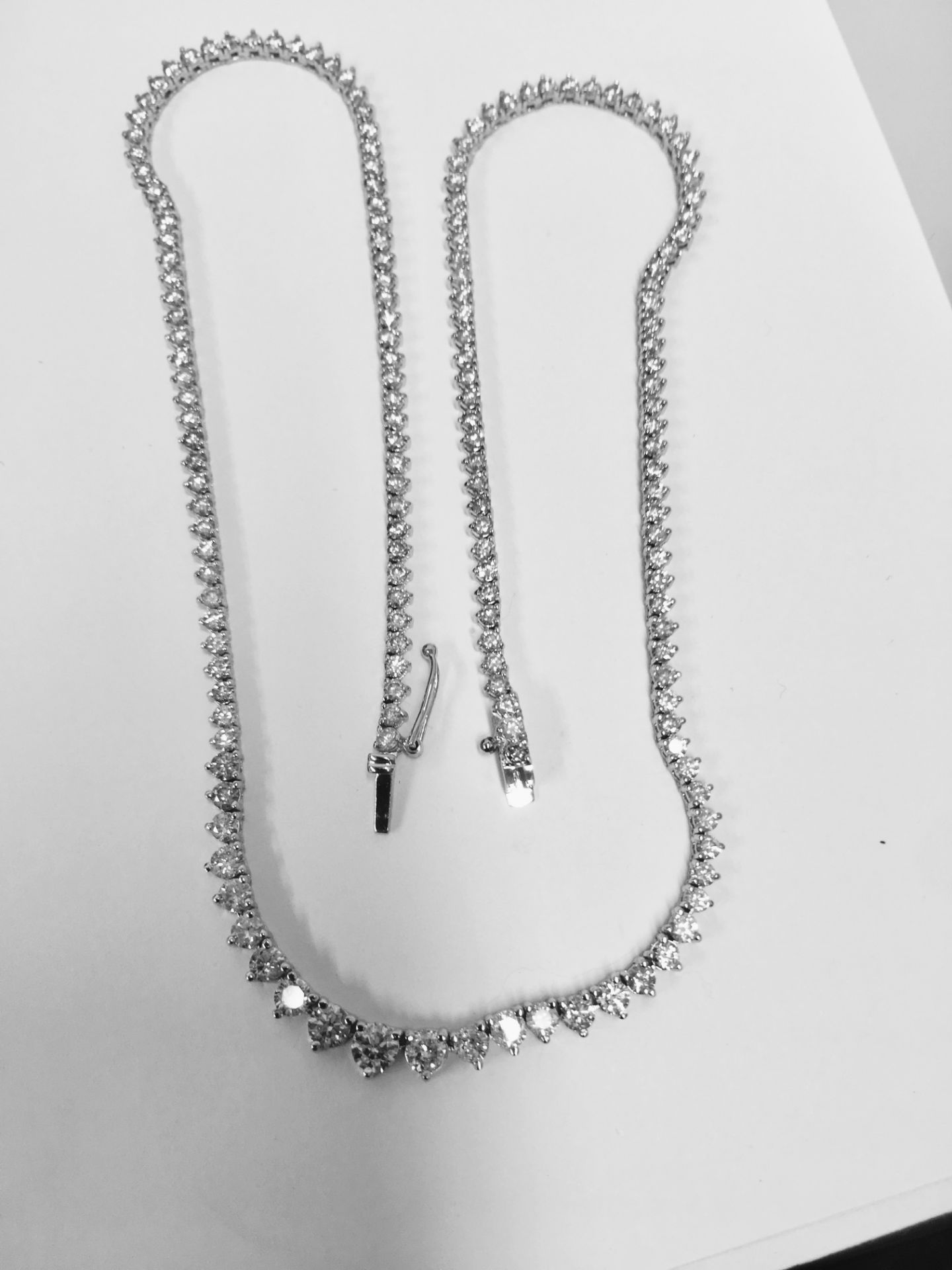6.50ct Diamond tennis style necklace. 3 claw setting. Graduated diamonds, I colour, Si2 clarity - Bild 5 aus 5