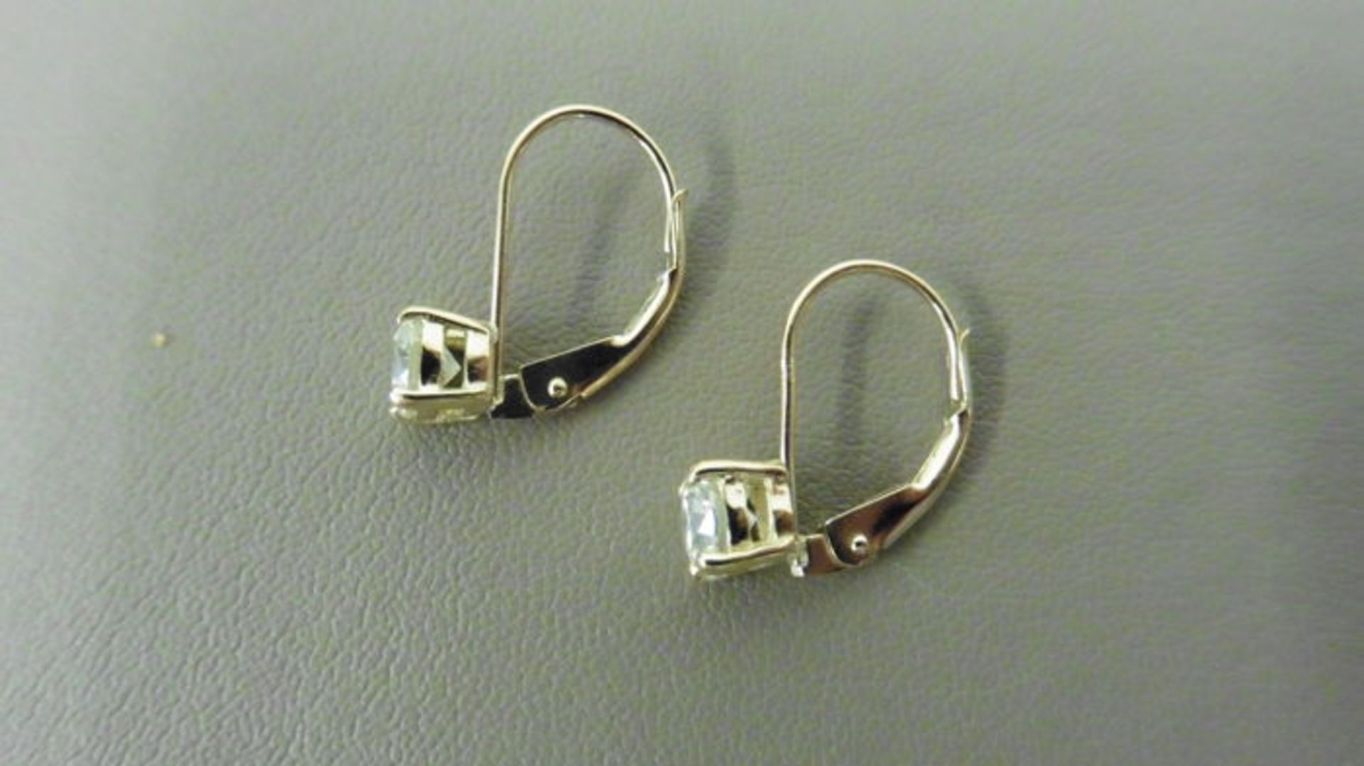 18ct yellow gold hoop style earrings with hinge fastners. 2 x 0.50ct Brilliant cut diamonds, H - Image 2 of 3