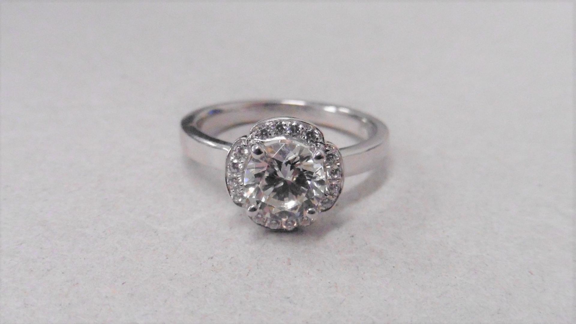 0.59ct diamond set soliatire ring in platinum. H colour and vs clarity.(clarity enhanced) Halo - Bild 3 aus 3