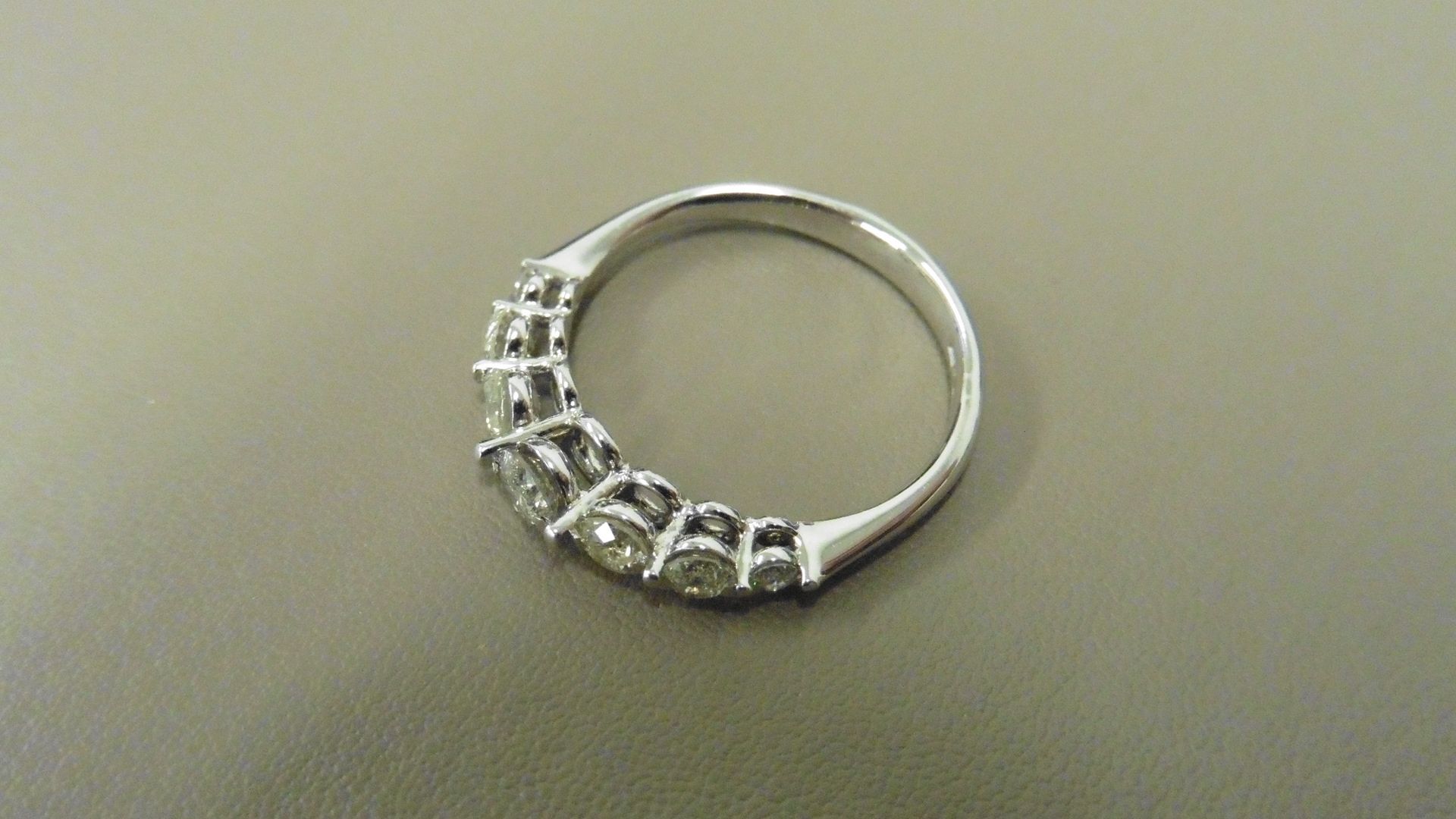0.60ct diamond band ring set in 14ct white gold. 7 graduated brilliant cut diamonds, I colour and - Bild 3 aus 3