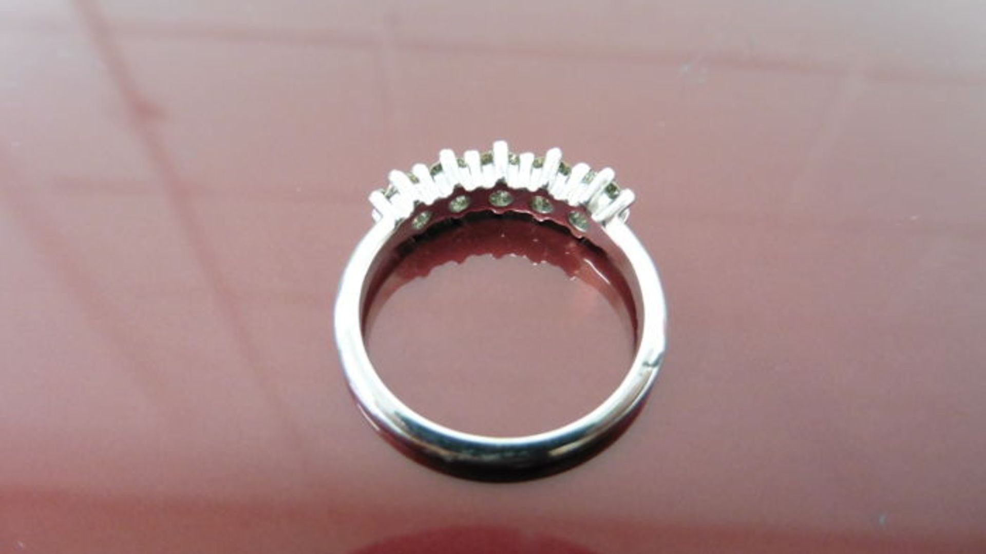 0.50ct Diamond five stone ring set with five brilliant cut diamonds. I/J colour and SI3 clarity. The - Bild 2 aus 3
