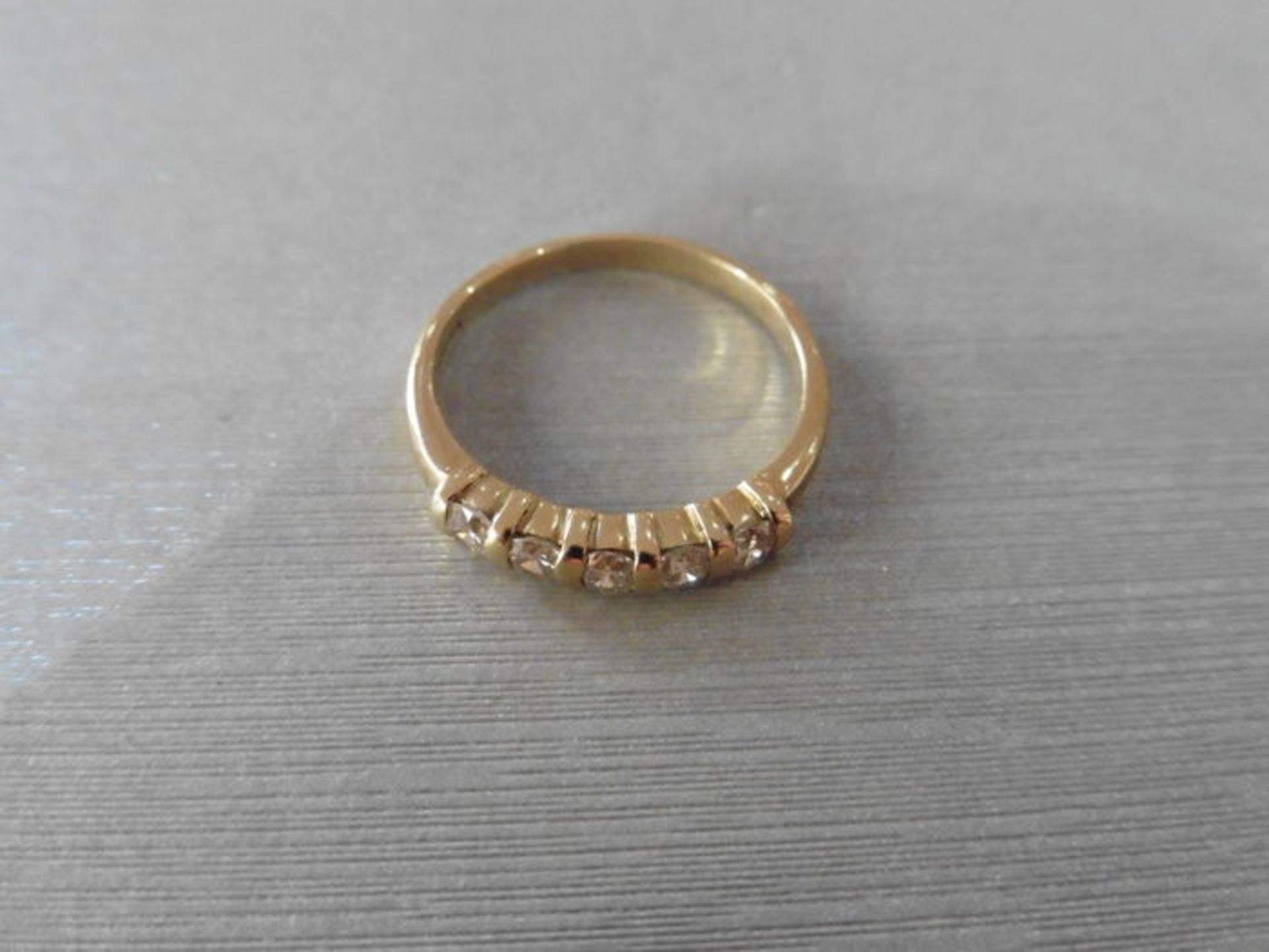 0.50ct diamond five stone ring set in 9ct yellow gold. Brilliant cut diamonds, I colour and si2 - Bild 2 aus 3