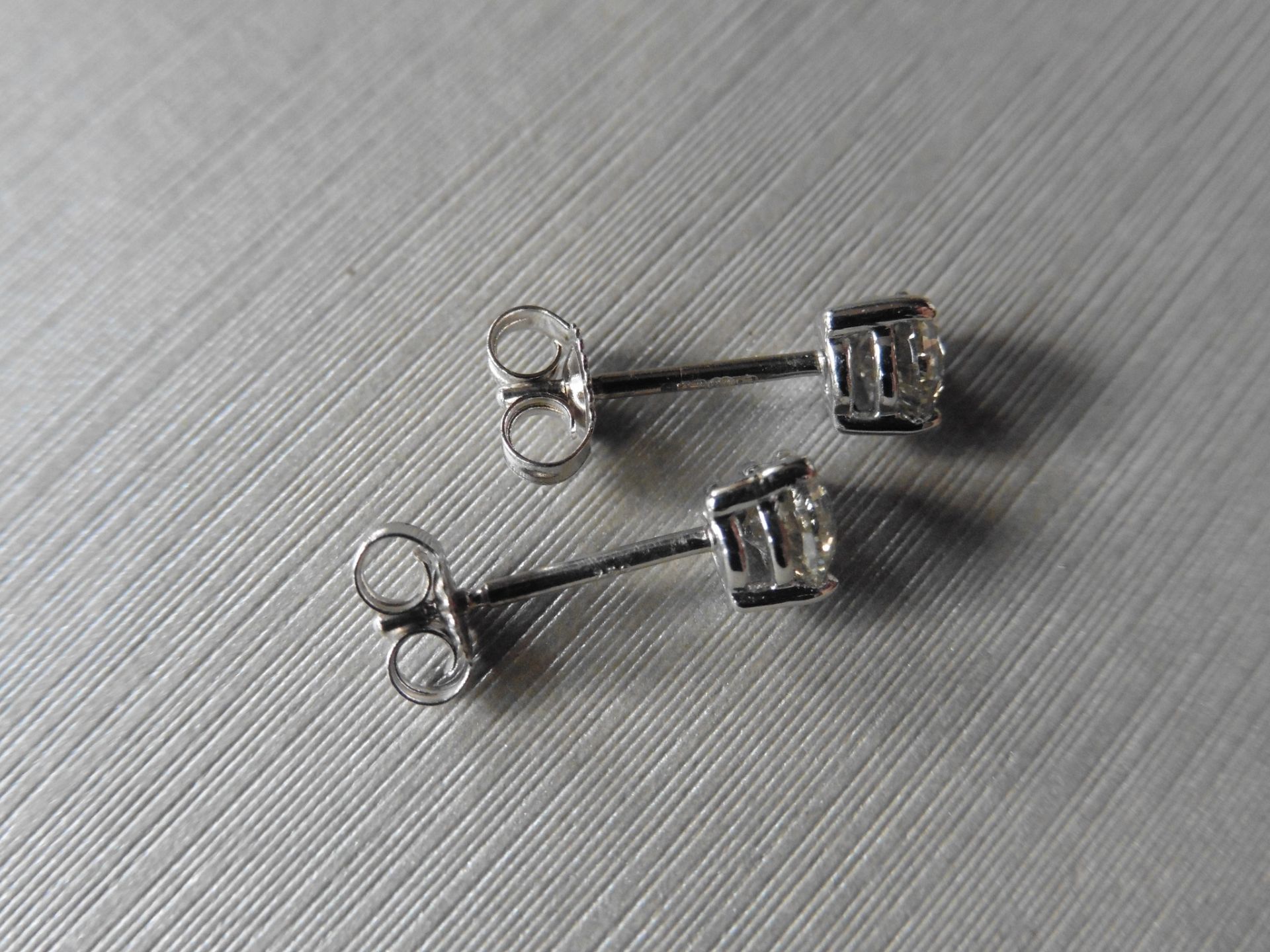 1.00ct Solitaire diamond stud earrings set with brilliant cut diamonds, SI2 clarity and I colour. - Bild 2 aus 2