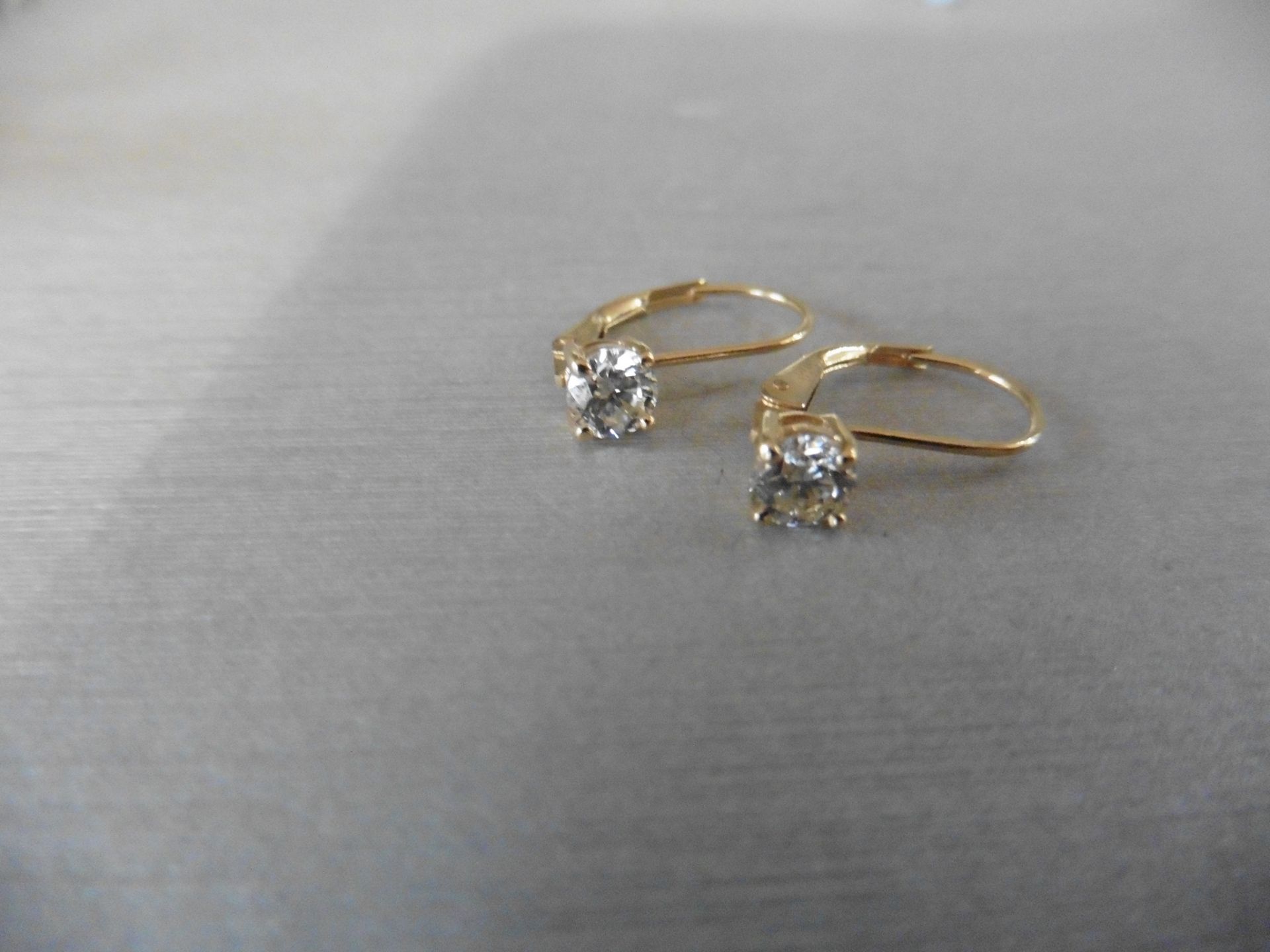 0.60ct diamond hinged style earrings each set with a brilliant cut diamond, H/I colour,Si2 - Bild 2 aus 3